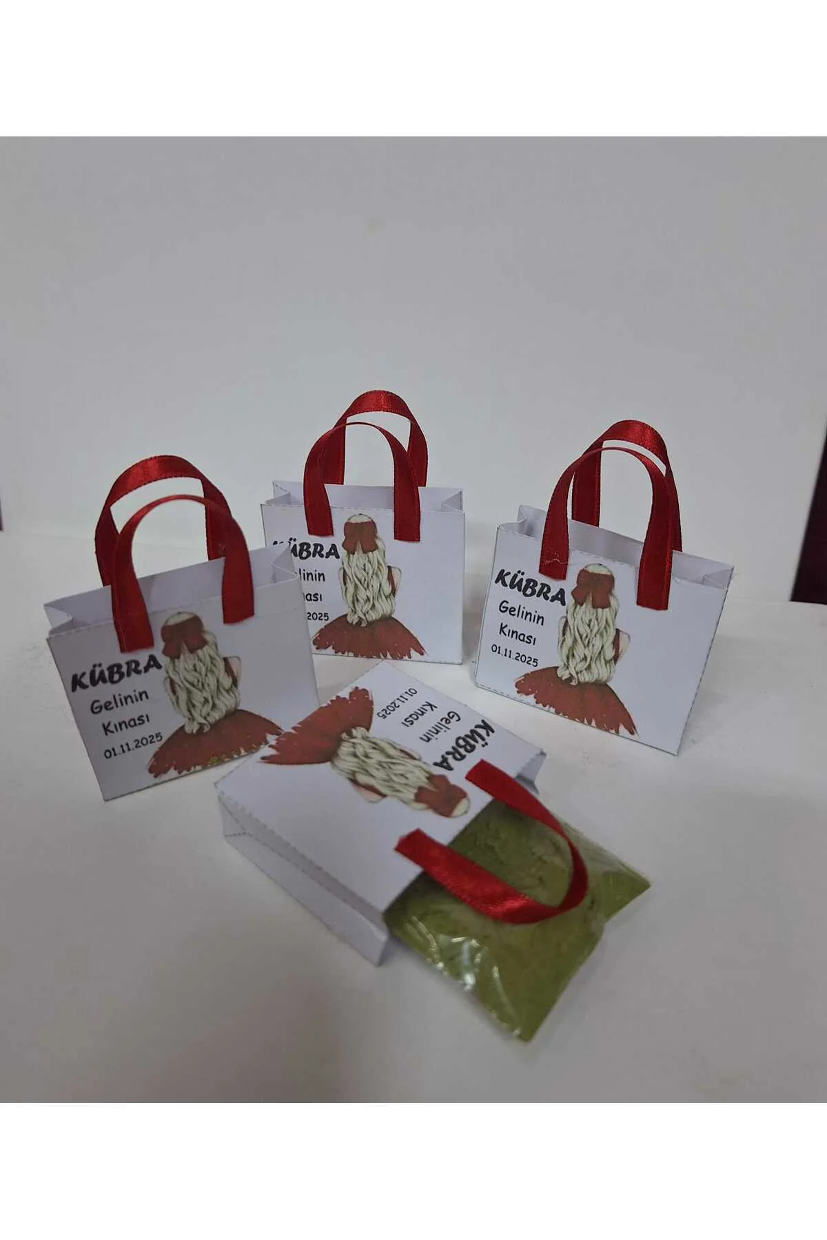 ÇANTALI ÖZEL TASARIM PAKETLENMİŞ DAĞITMALIK KINA 30 LU (5*5 cm)