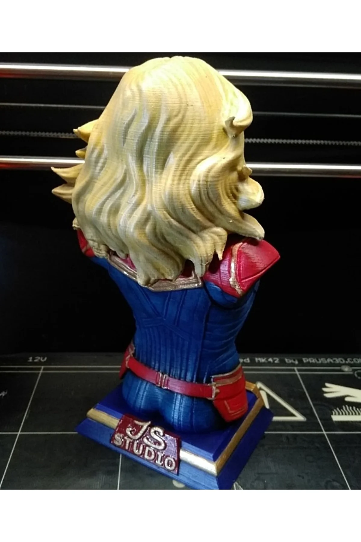 Captain Marvel Boyalı Büst Figür 15 Cm