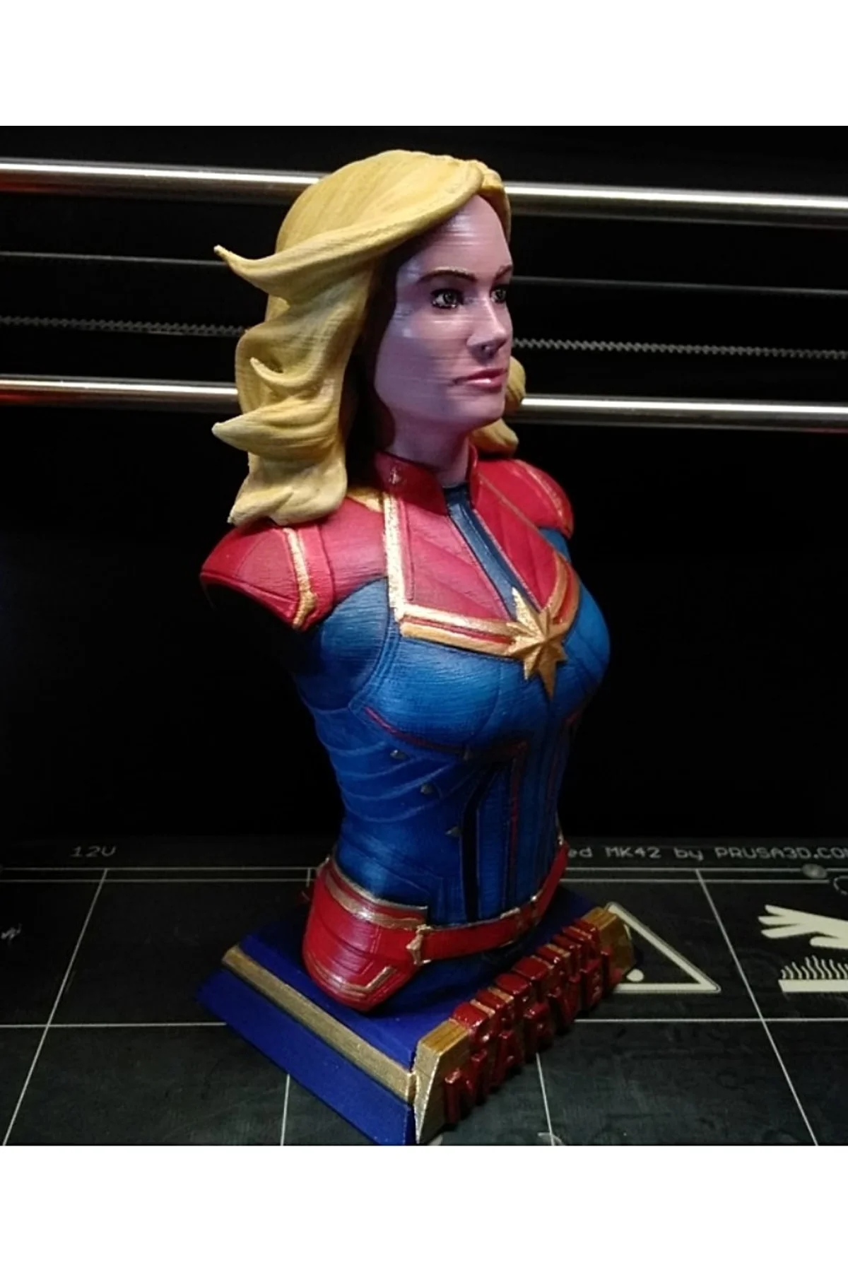 Captain Marvel Boyalı Büst Figür 15 Cm