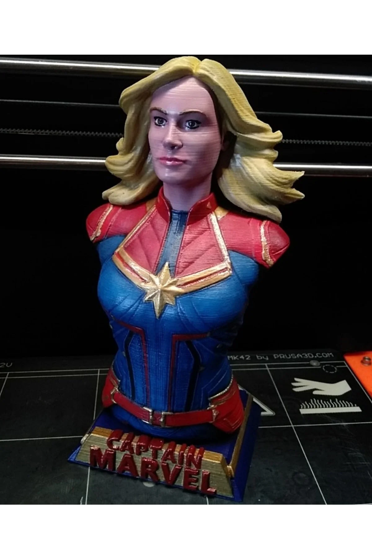 Captain Marvel Boyalı Büst Figür 15 Cm