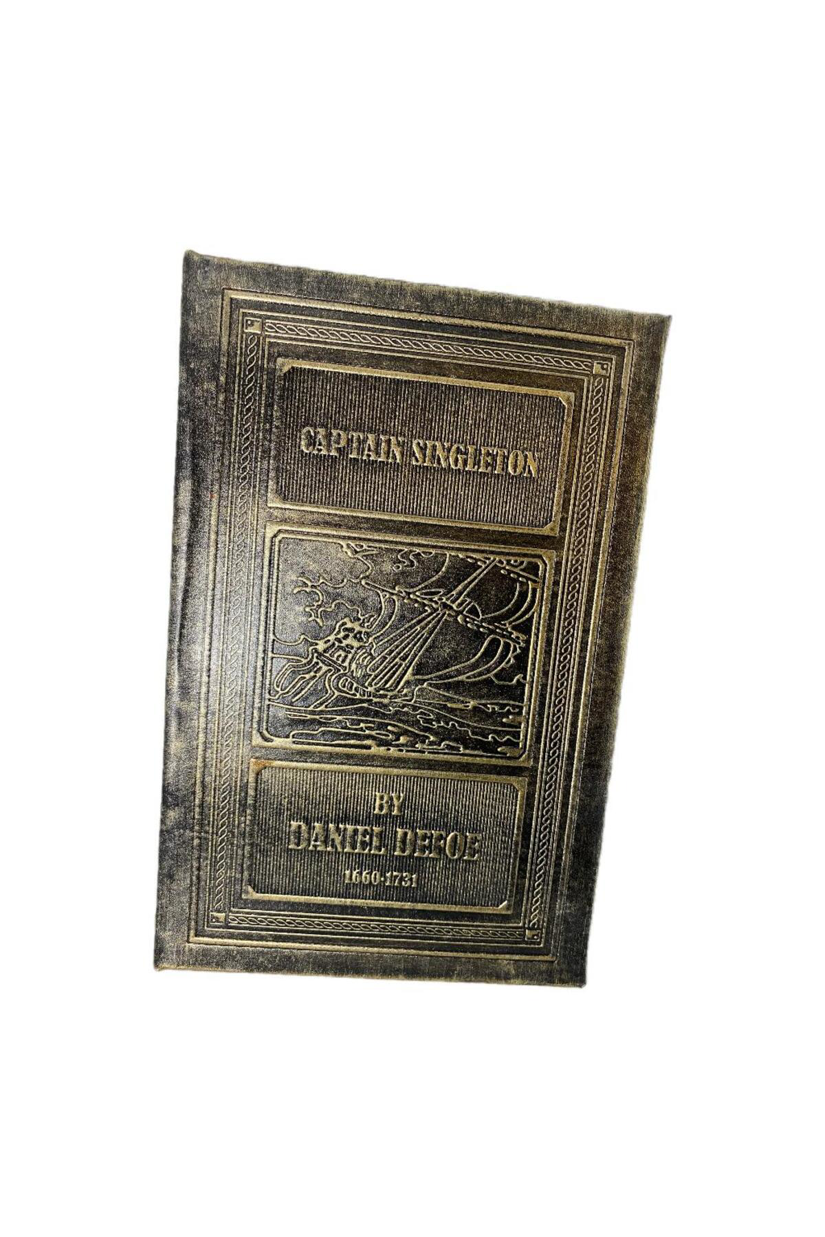 Elif Aksesuar Captain Singleton Ahşap Dekoratif Kitap Kutu