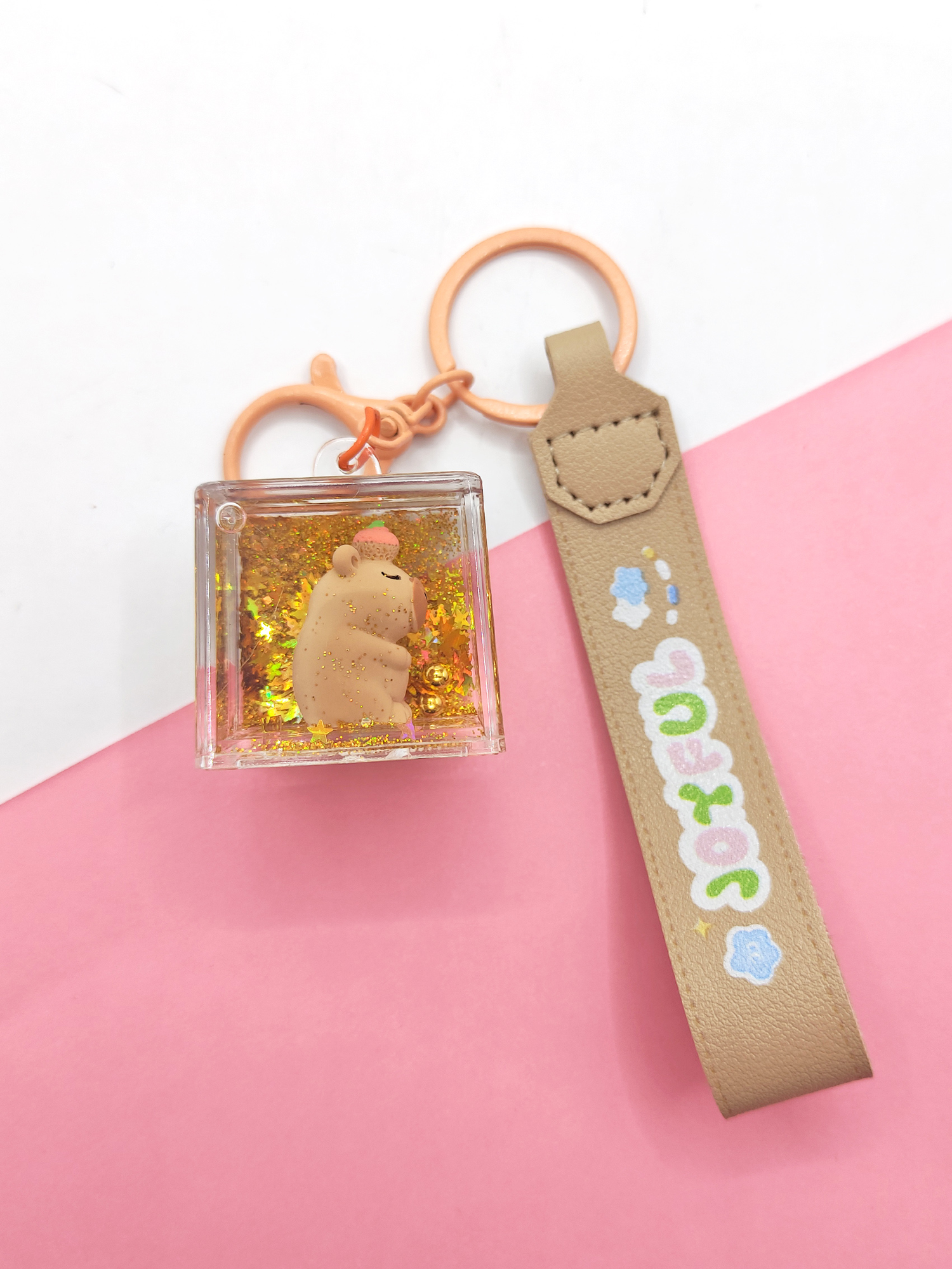 Limmy Capybara Anahtarlik Kapibara Sulu Pullu Küp Anahtarlik - Cupcake