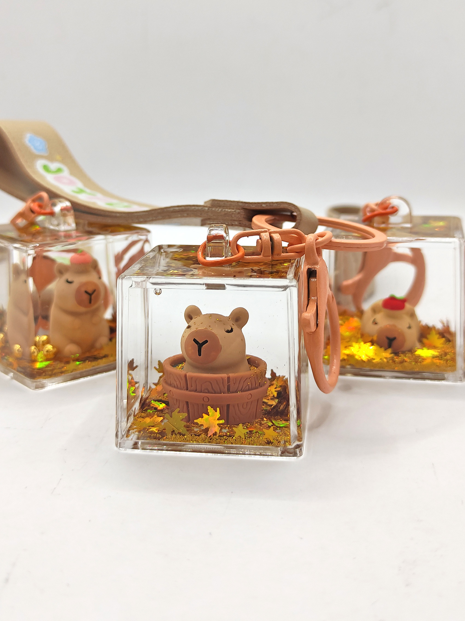 Limmy Capybara Anahtarlik Kapibara Sulu Pullu Küp Anahtarlik - Cupcake