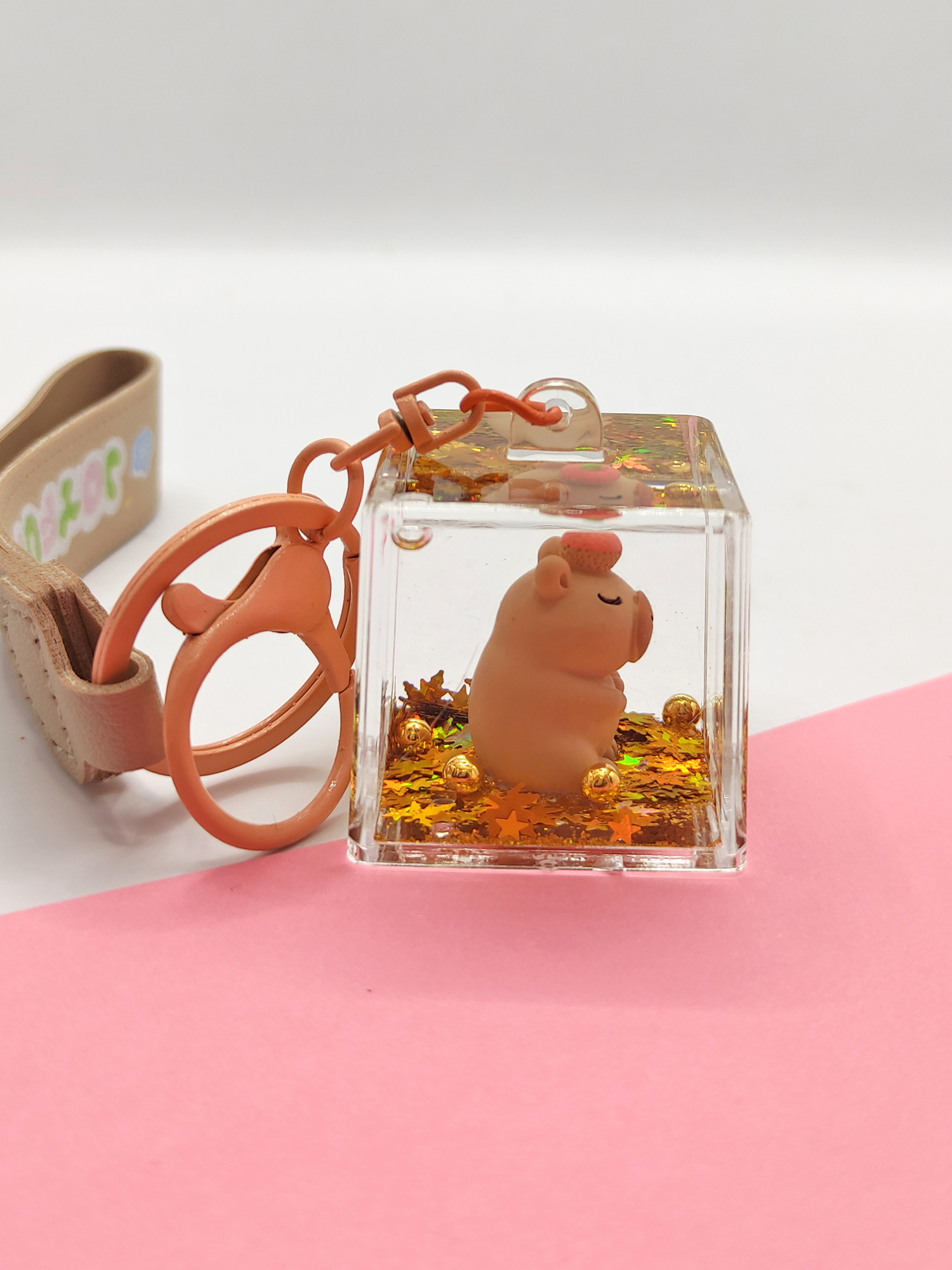 Limmy Capybara Anahtarlik Kapibara Sulu Pullu Küp Anahtarlik - Cupcake