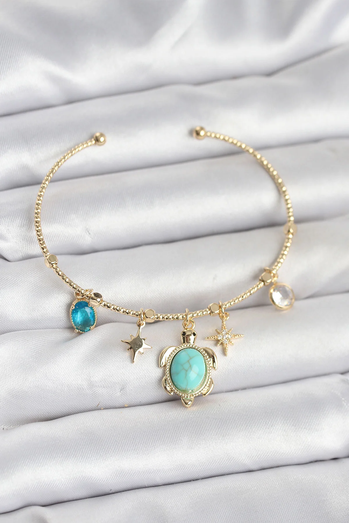 Caretta Caretta Charmlı Gold Renk Kadın Bileklik -1492