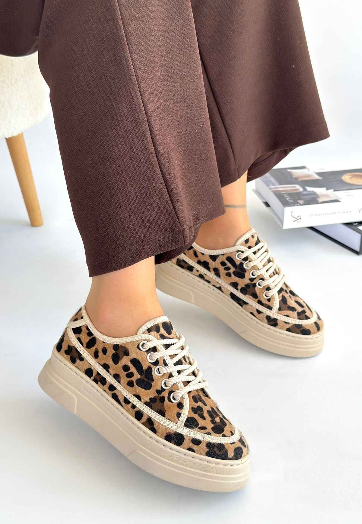 Carin Leopar Süet Bağcıklı Spor Ayakkabı Carin Leopar Süet Bağcıklı Spor Ayakkabı