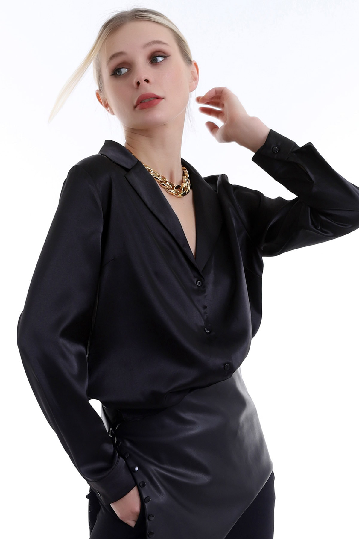 Dreamlike Ceket Yaka Göğüs Dekolteli Uzun Kol Saten Özel Tasarım Gömlek