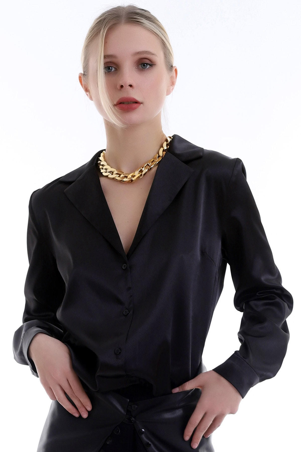 Dreamlike Ceket Yaka Göğüs Dekolteli Uzun Kol Saten Özel Tasarım Gömlek