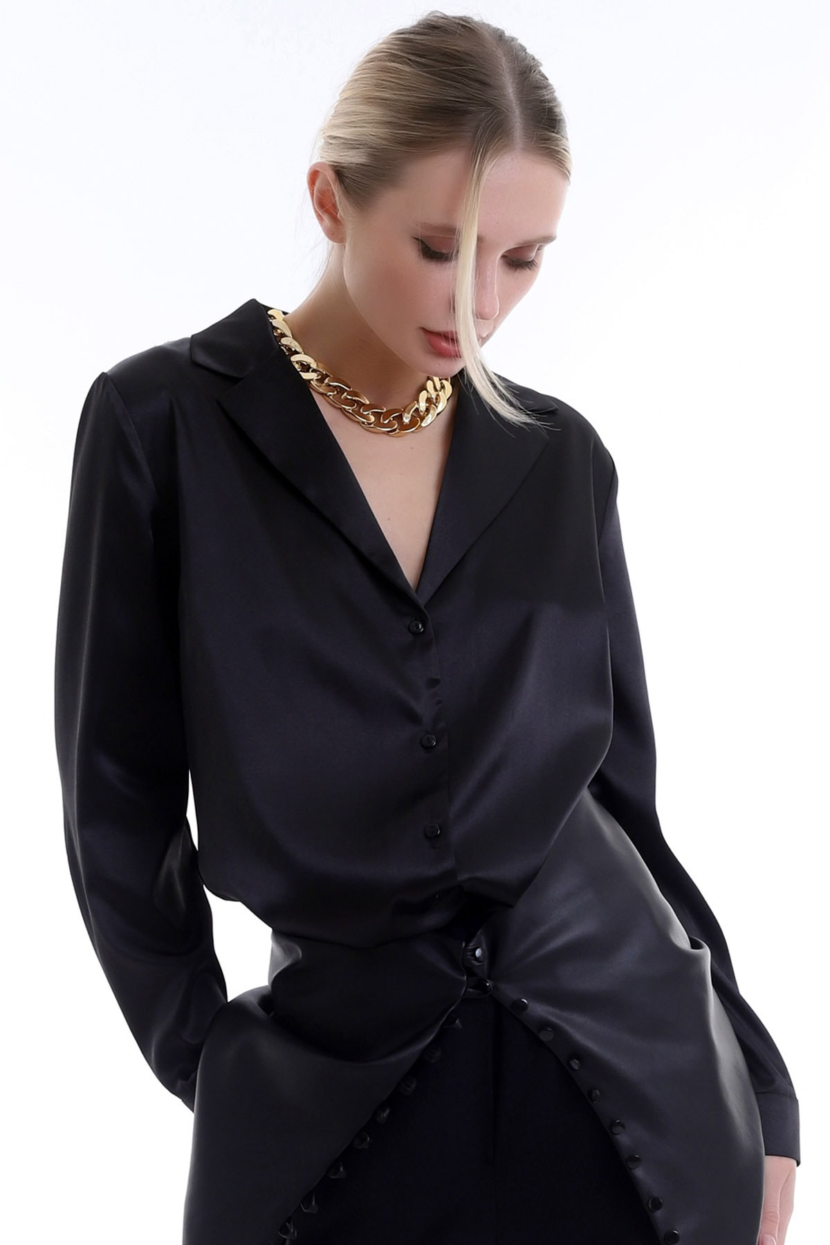 Dreamlike Ceket Yaka Göğüs Dekolteli Uzun Kol Saten Özel Tasarım Gömlek