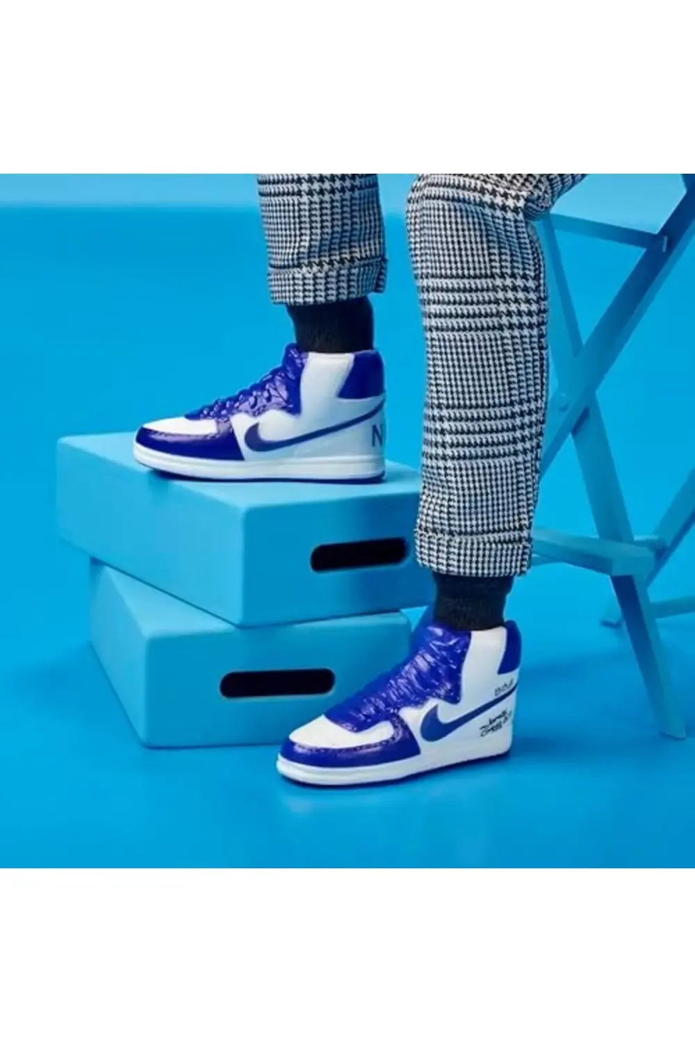 ceketi, kulaklık ve güneş gözlüğü gibi aksesuarlarıyla uygun Sign