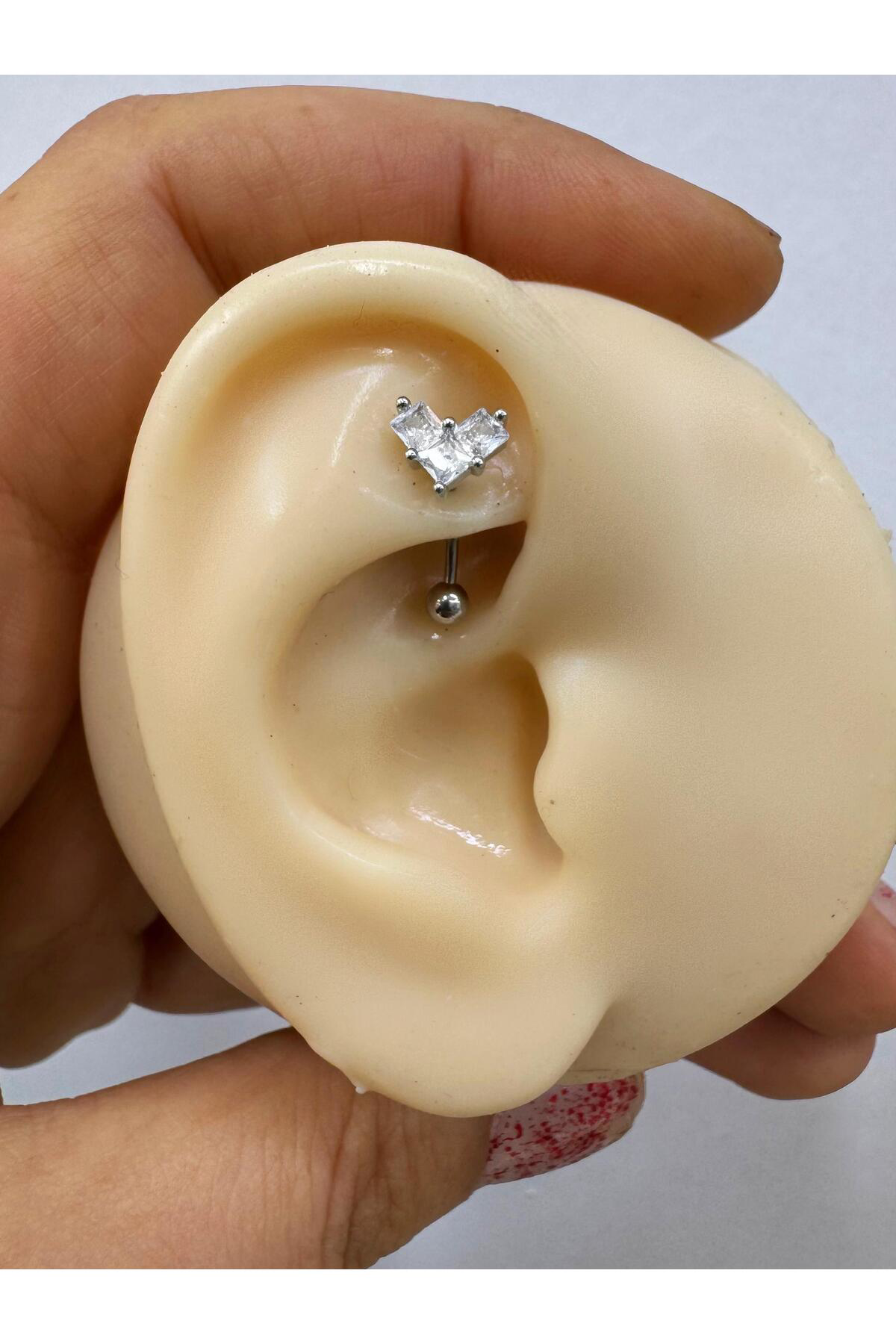 ÇELİK BARLI ZİRKON TAŞLI KALPLİ ROOK PİERCİN ( 1 ADET )