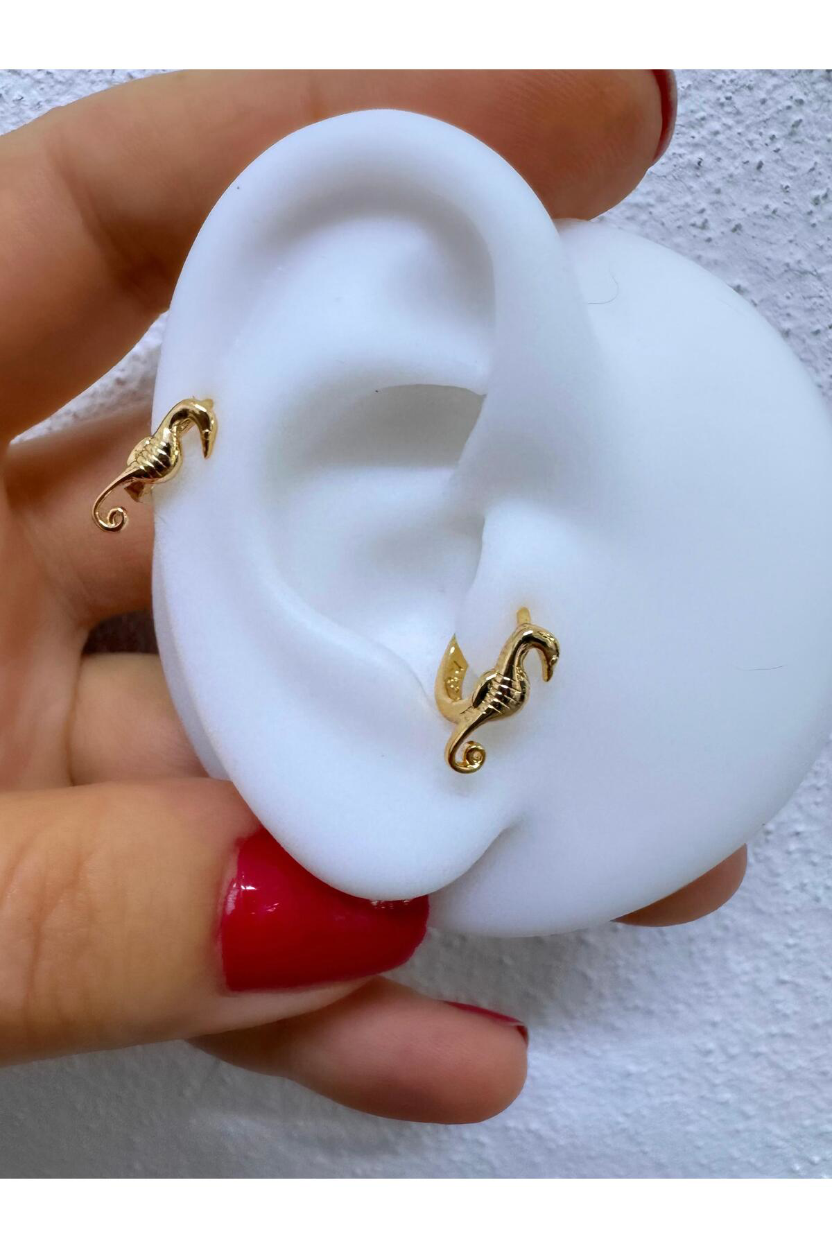 çelik deniz atı şeklinde tragus helix lobe uyumlu 1 adet piercing