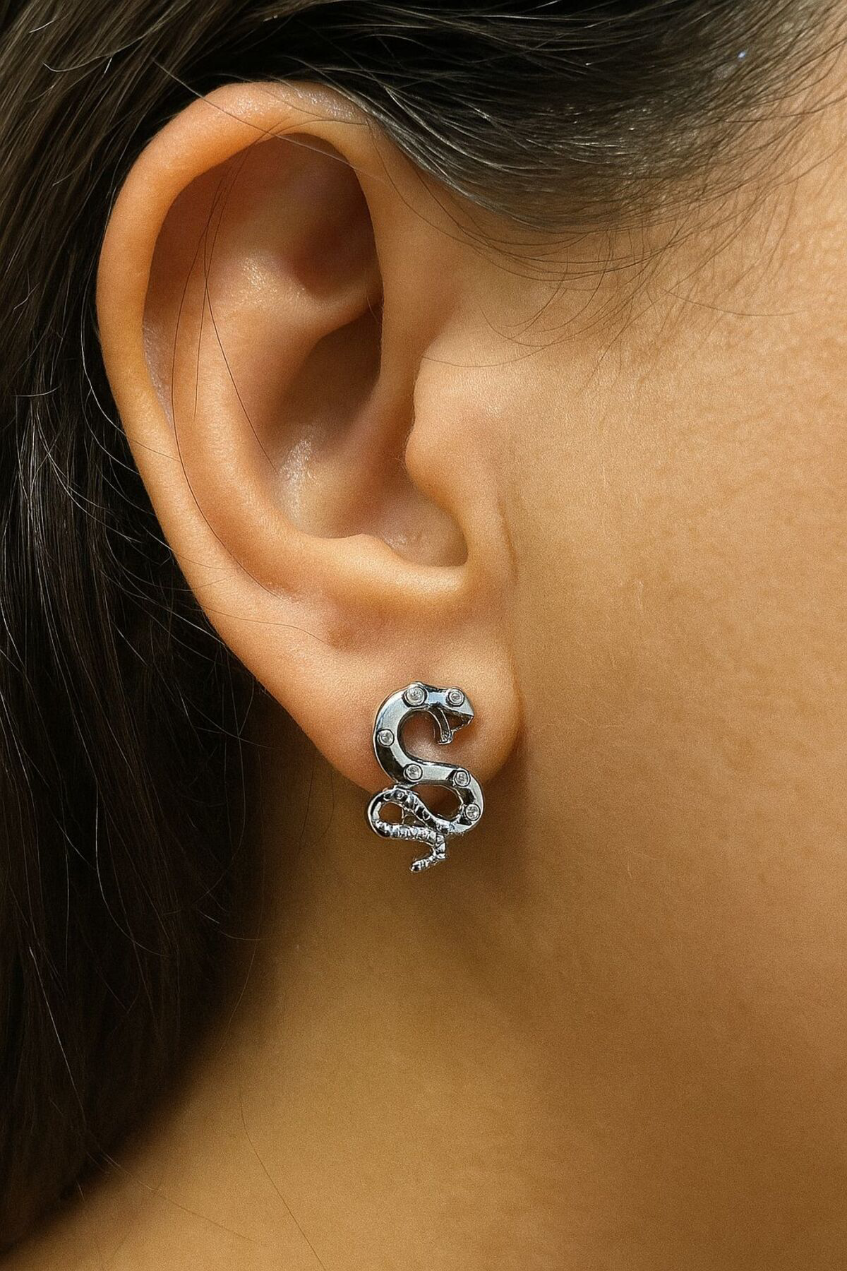 Arescollection Çelik Ejderha Şeklinde Kadın Halka Küpe