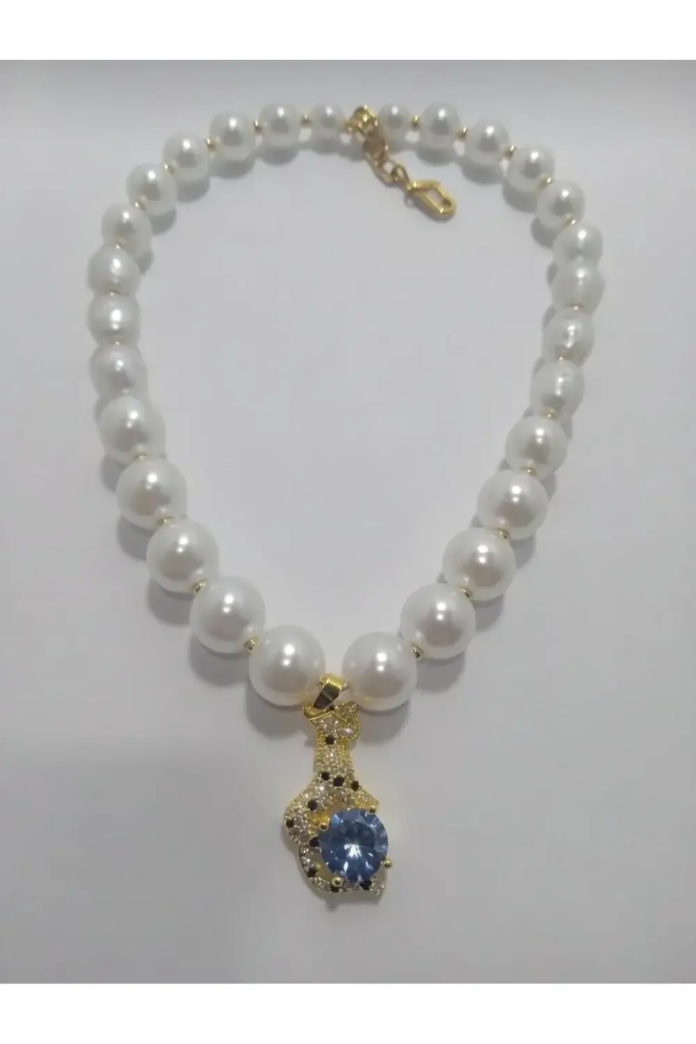 Çelik figürlü inci kolye