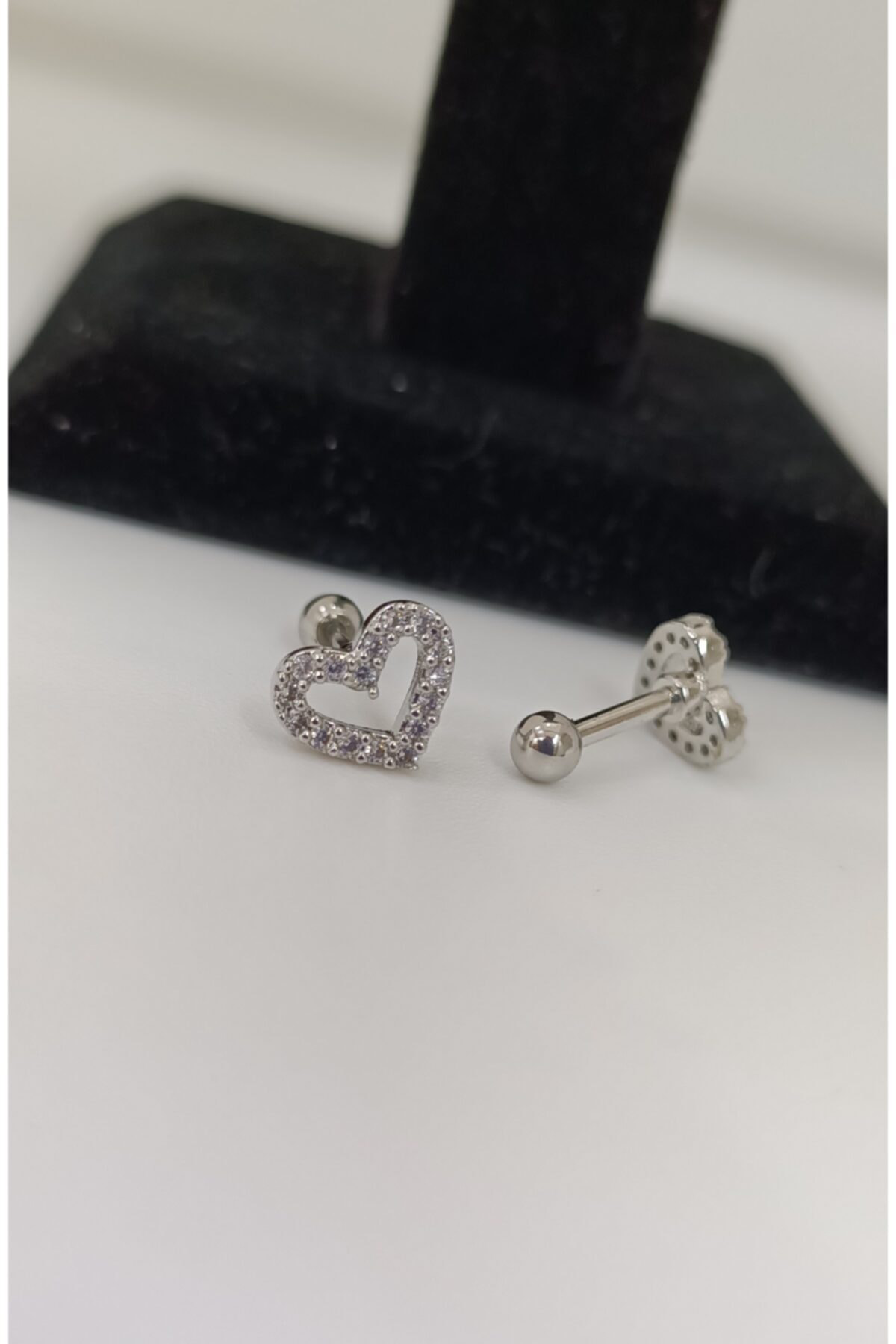Çelik Gümüş Renk Kalp Tragus Kıkırdak Piercingi