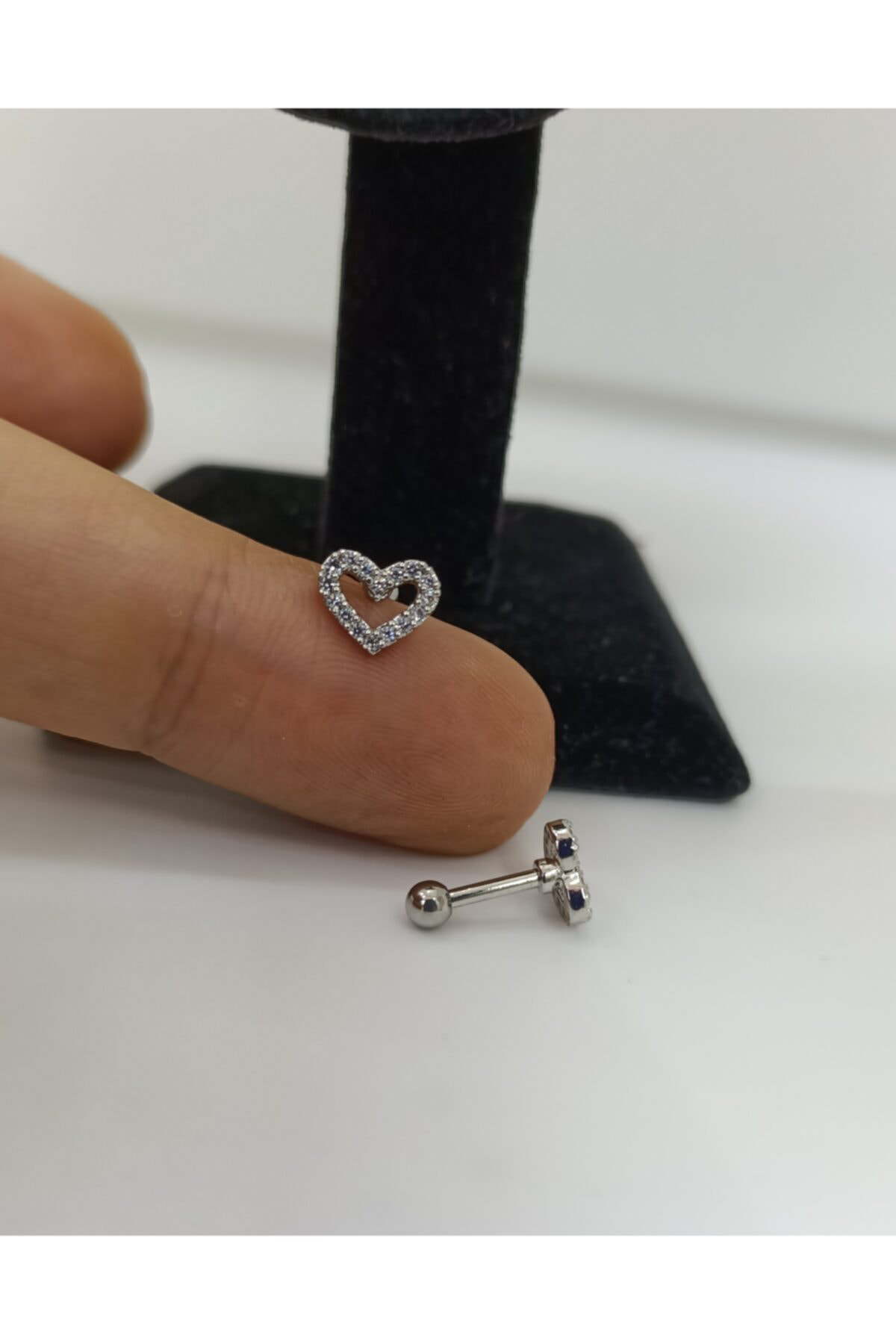 Çelik Gümüş Renk Kalp Tragus Kıkırdak Piercingi