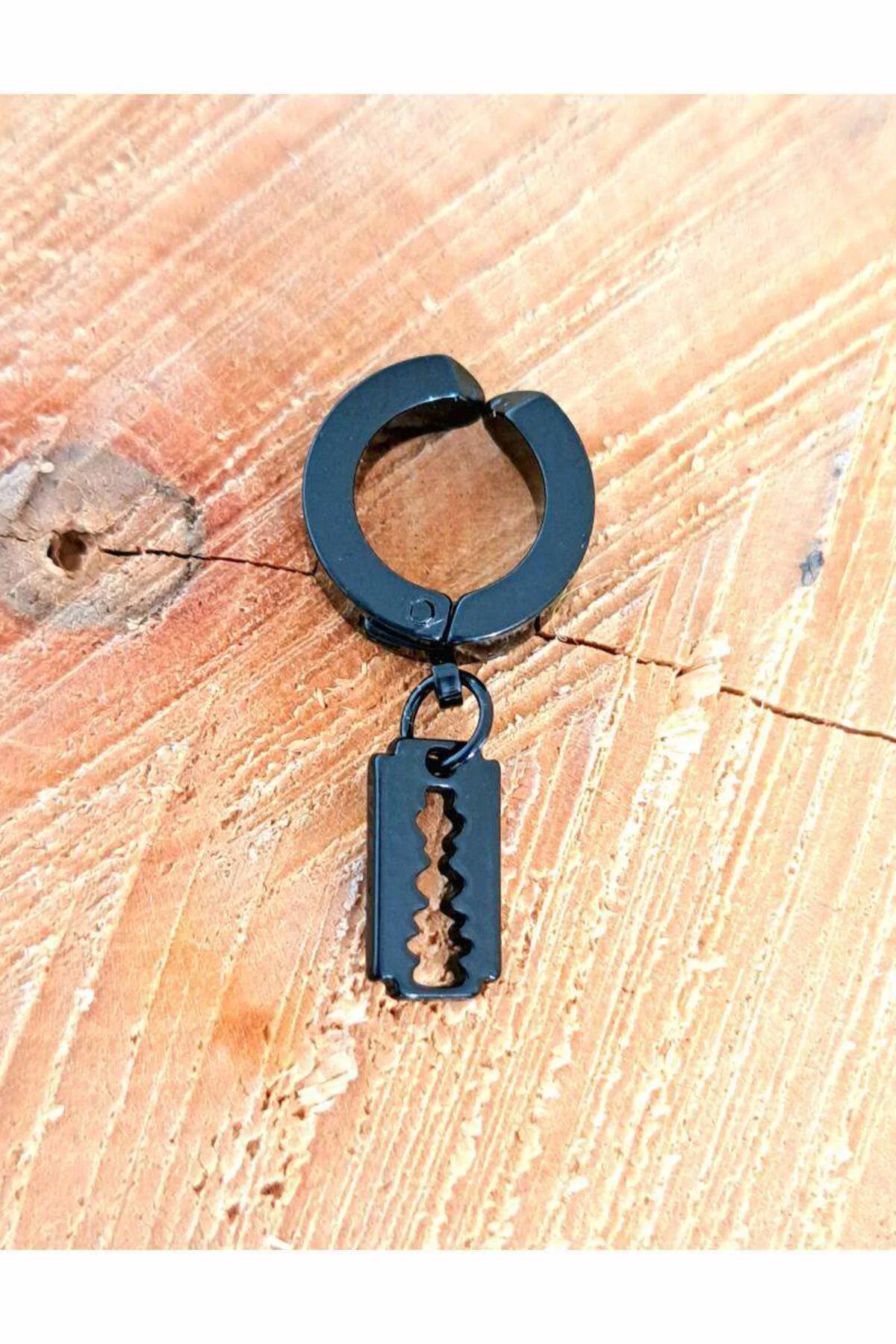 Çelik Jilet Figürlü Kıstırma Siyah Unisex Küpe 2 Adet