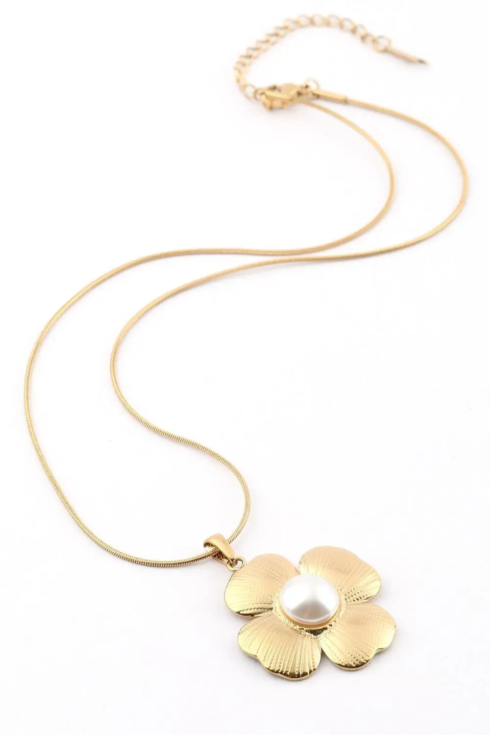 Çelik Papatya Model Gold Kadın Kolye Çelik Papatya Model Gold Kadın Kolye