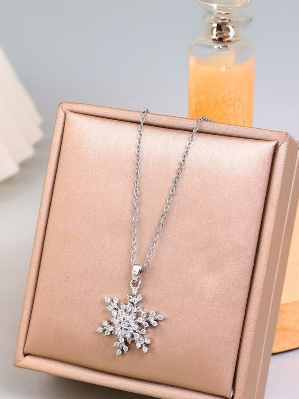 ÇELİK SİLVER DÖNEN KAR TANESİ KOLYE