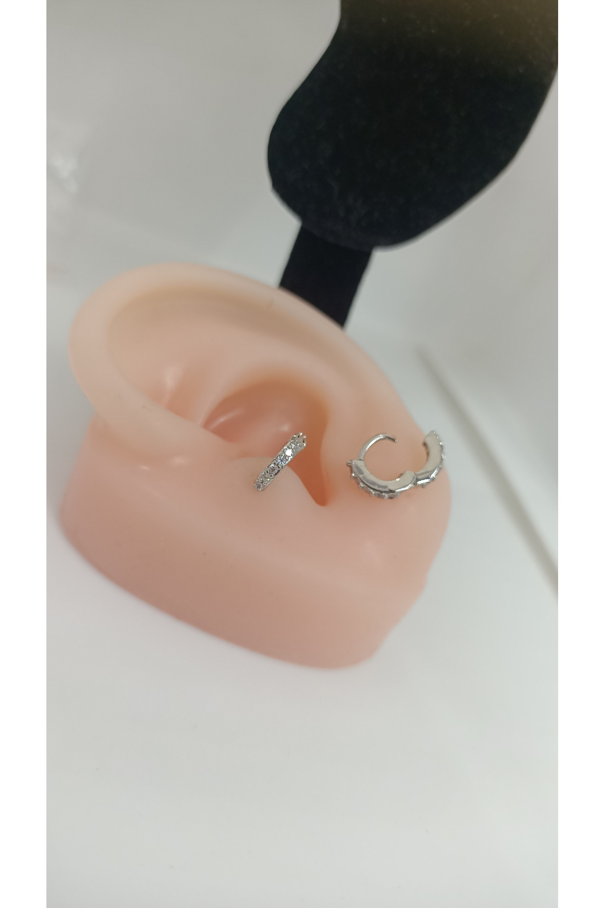 Çelik Tamtur Taşlı Halka Tragus Kıkırdak Piercingi