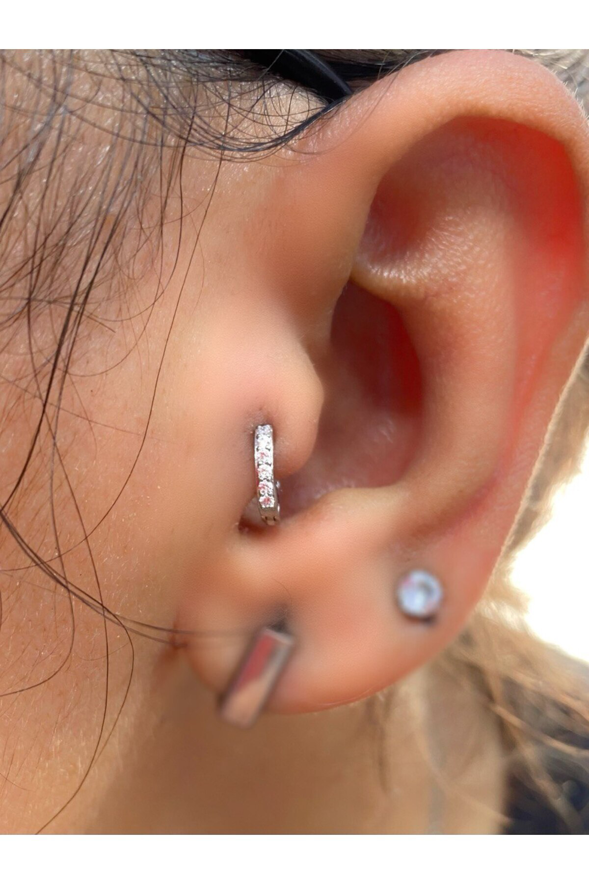 Çelik Tamtur Taşlı Halka Tragus Kıkırdak Piercingi