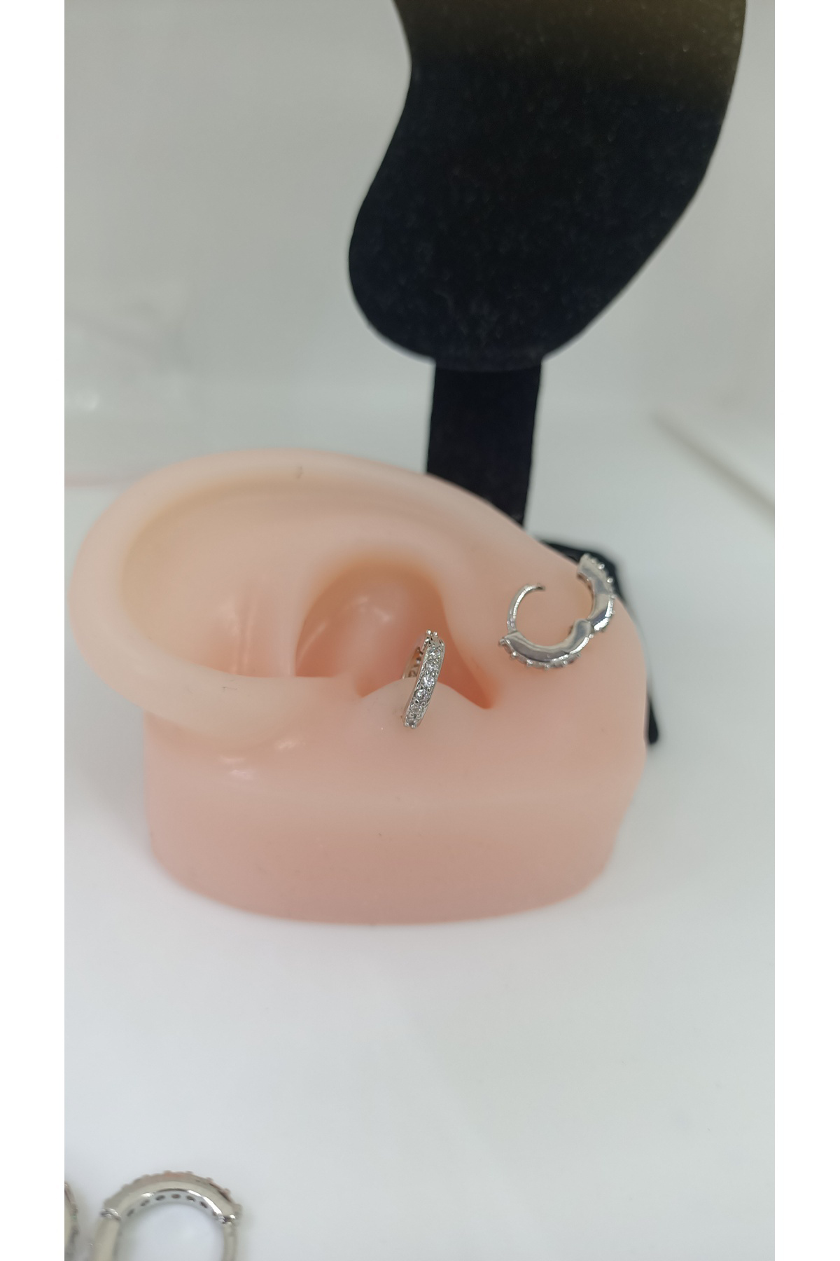 Çelik Tamtur Taşlı Halka Tragus Kıkırdak Piercingi