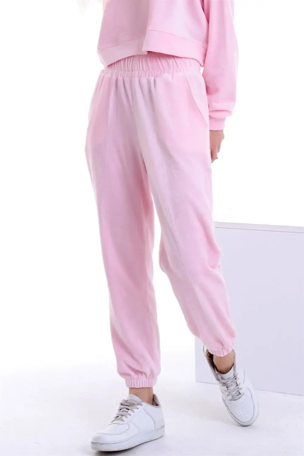 Cepli Beli Ve Paçası Lastikli Rahat Kadife Pantolon