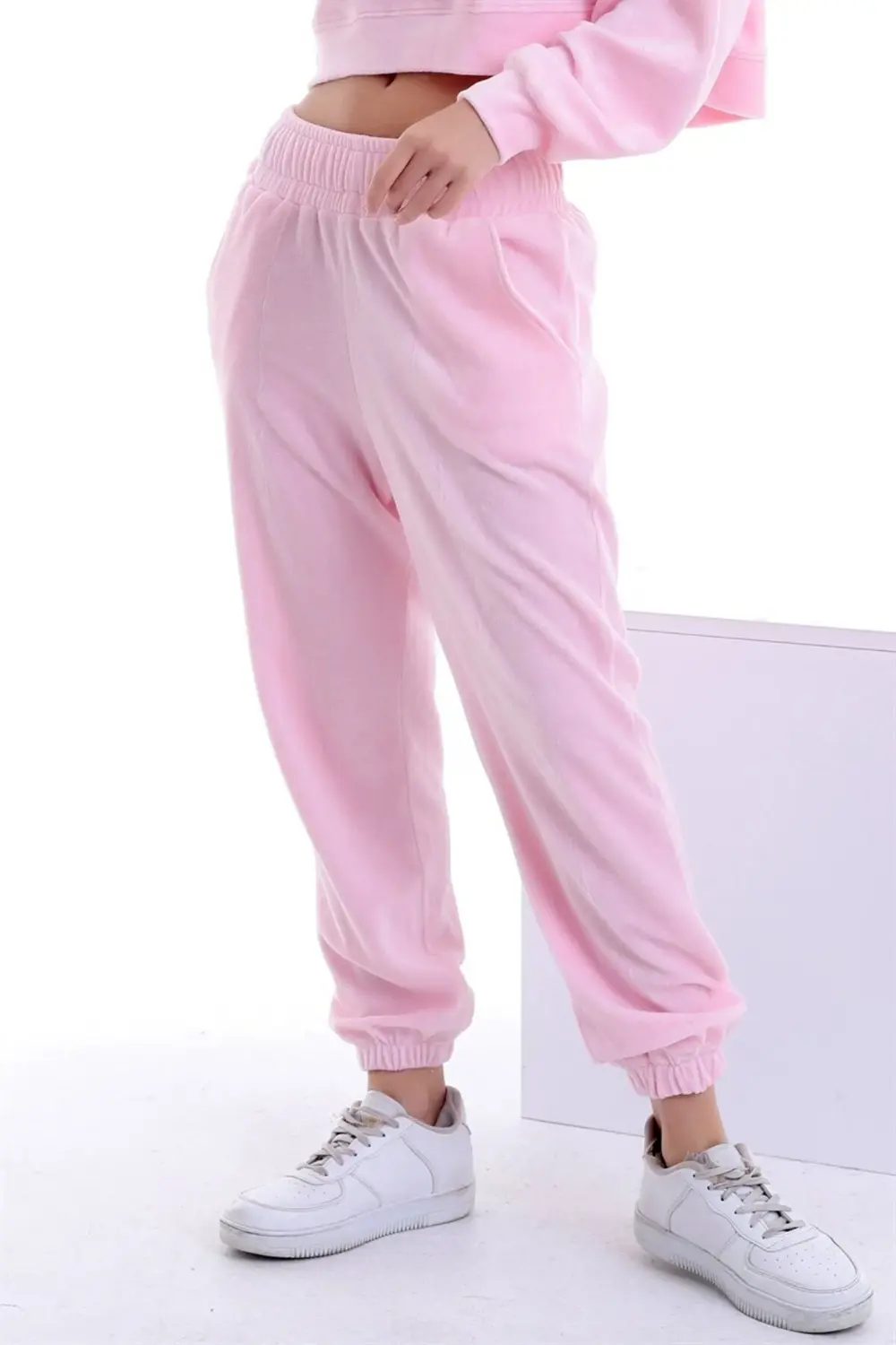 Cepli Beli Ve Paçası Lastikli Rahat Kadife Pantolon