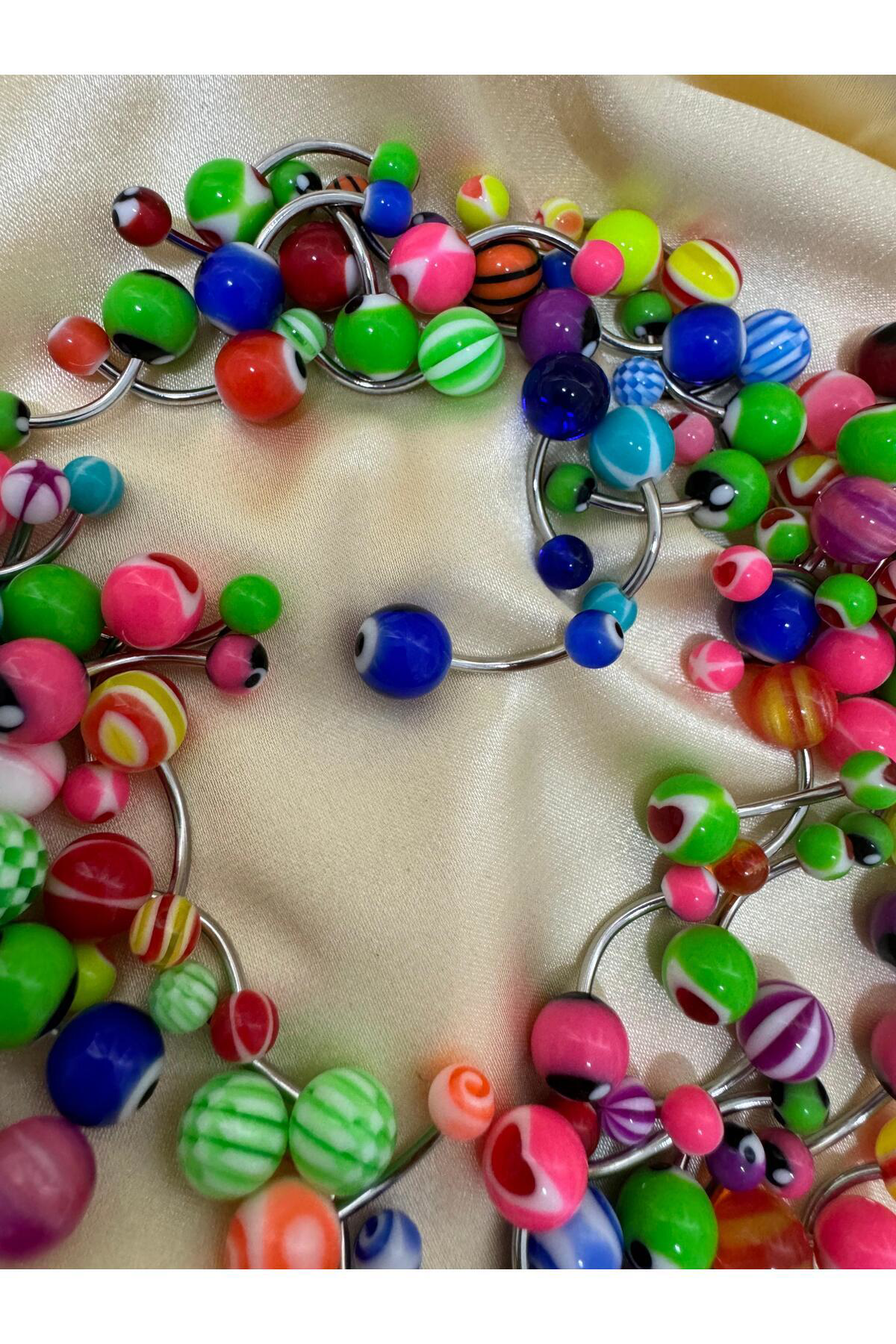 cerrahi çelik 5 adet karışık renkte plastik uçlu göbek piercingi