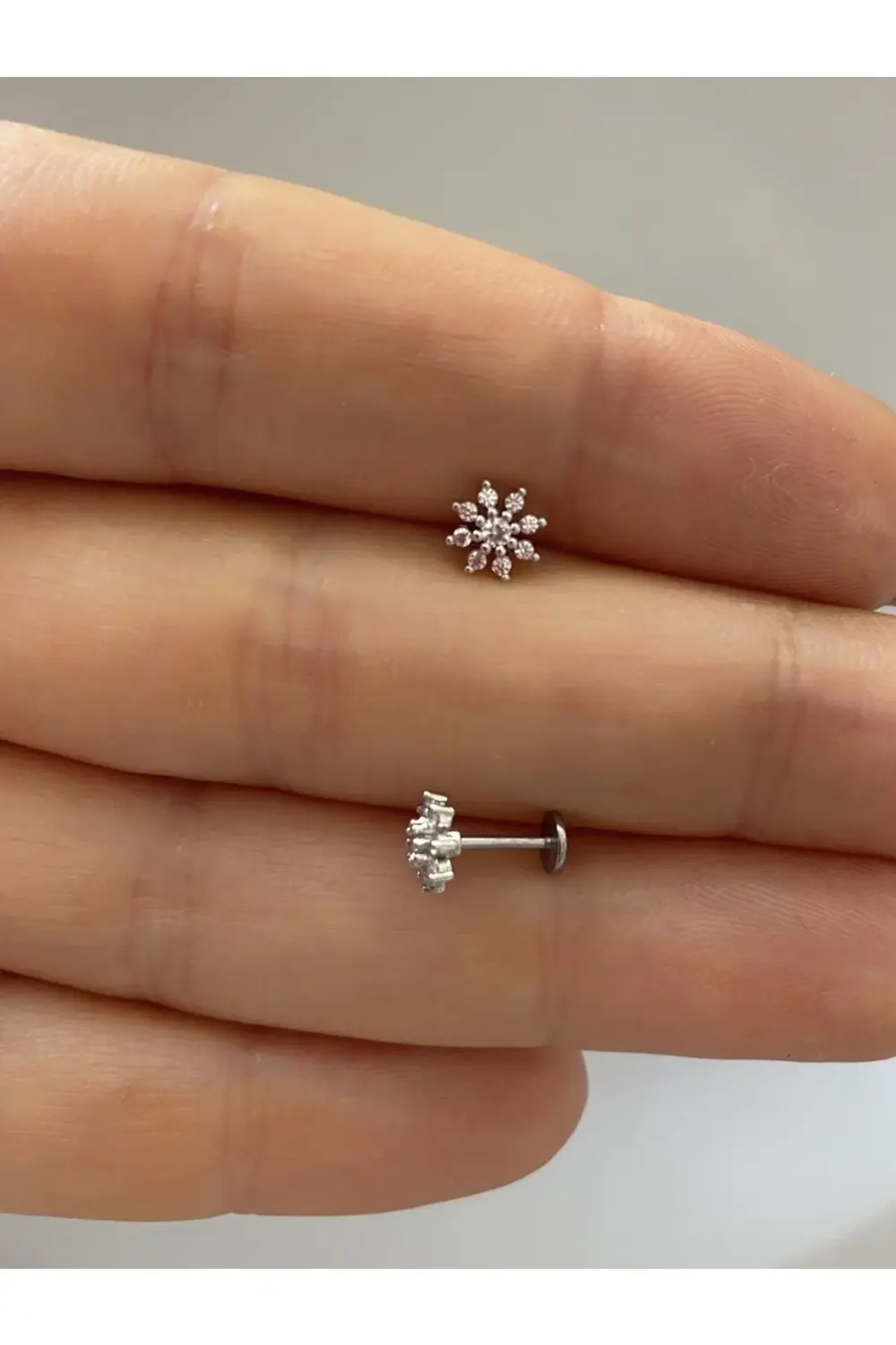 CERRAHİ ÇELİK ARKASI DÜZ ÖNDEN TAKMALI LABRET TRAGUS HELİX CONCH