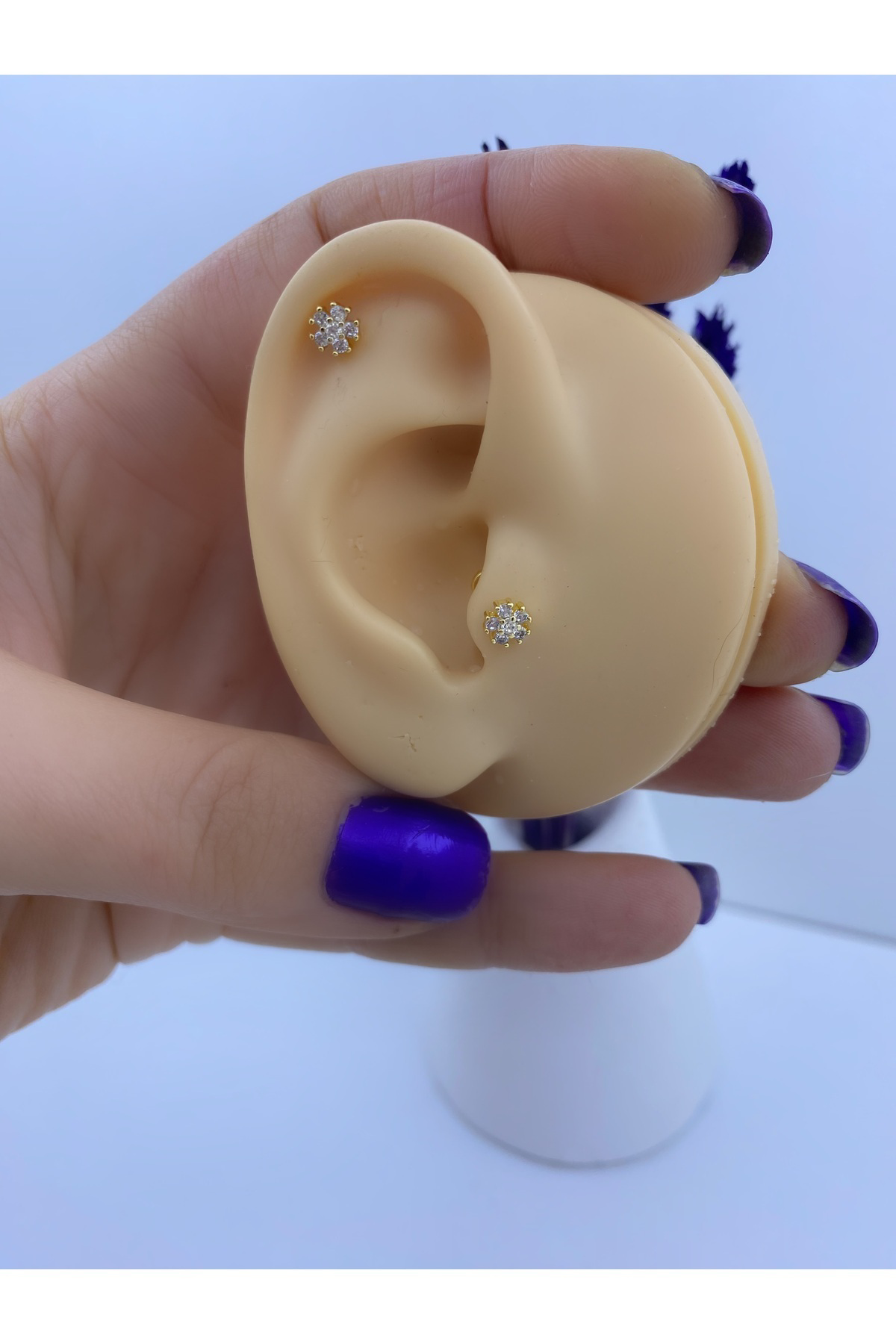 cerrahi çelik arkası düz önden takmalı mini çiçek tragus helix kı