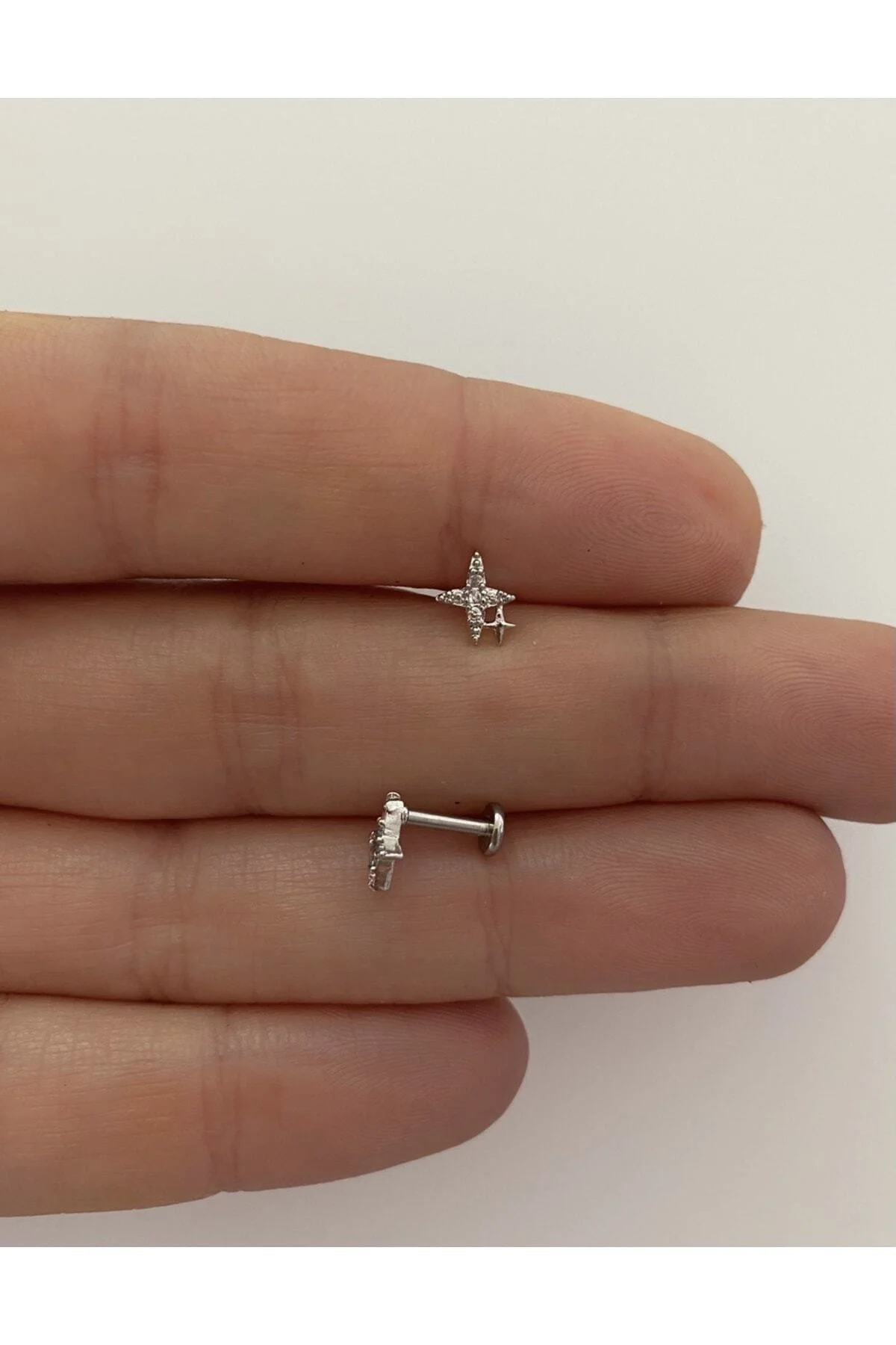 Cerrahi Çelik Arkası Düz Labret Zirkon Taşlı Tragus Helix Lobe Conch Uyumlu Piercing Küpe
