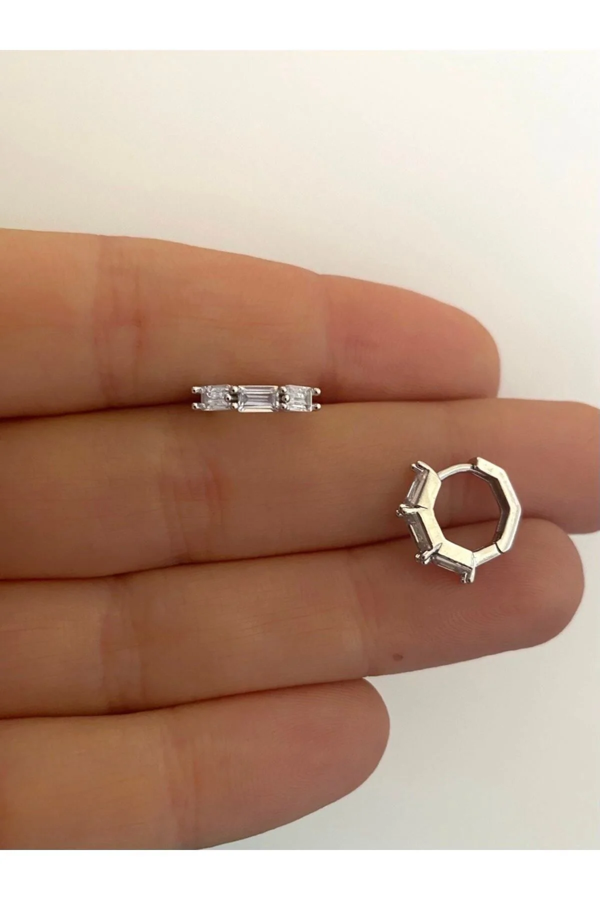 Cerrahi Çelik Baget Zirkon Taşlı Tragus Helix Kıkırdak Kulak Memesi Uyumlu Piercing Küpe
