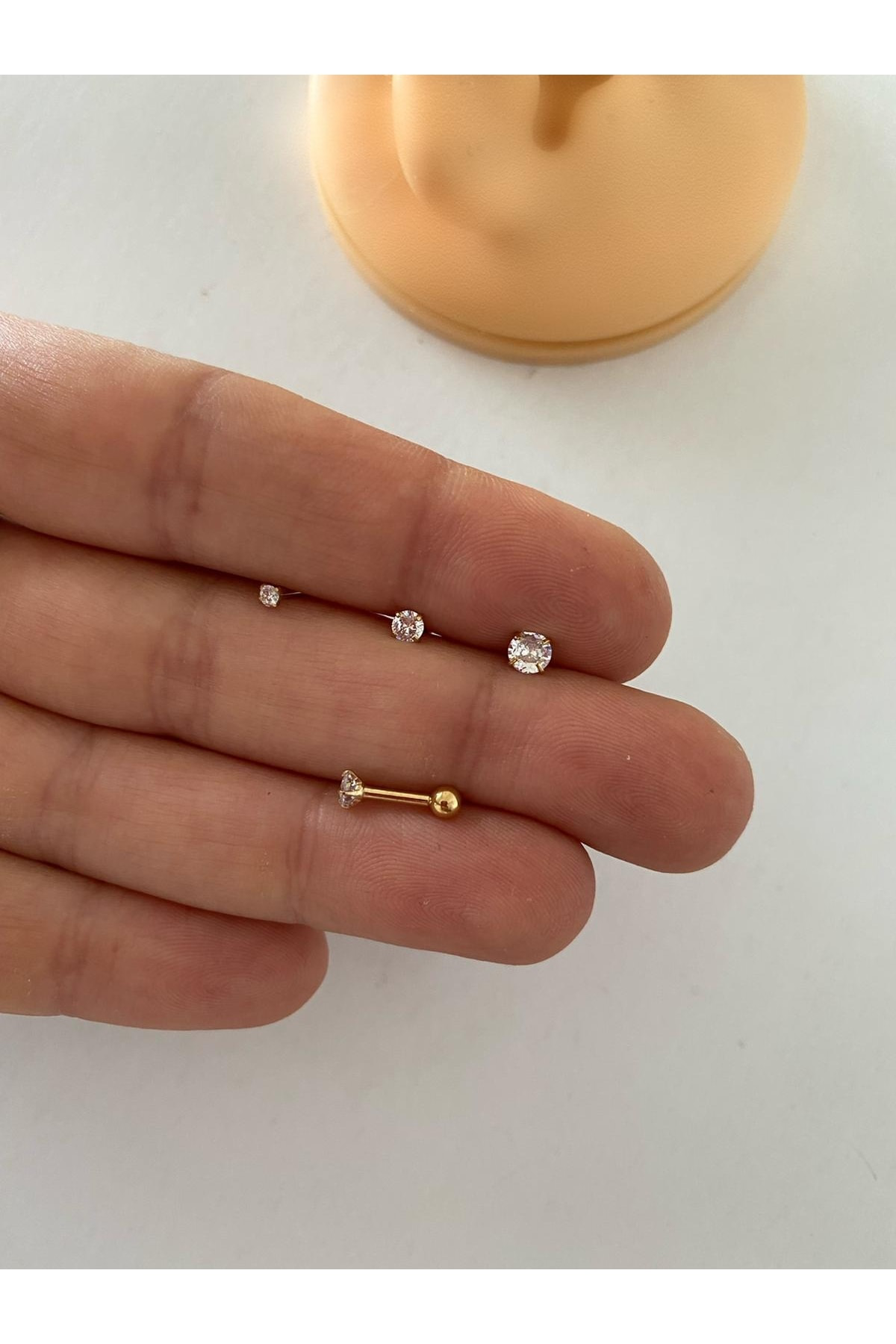 Cerrahi Çelik Gold Renk Tek Taş Tragus Helix Kıkırdak Piercingi