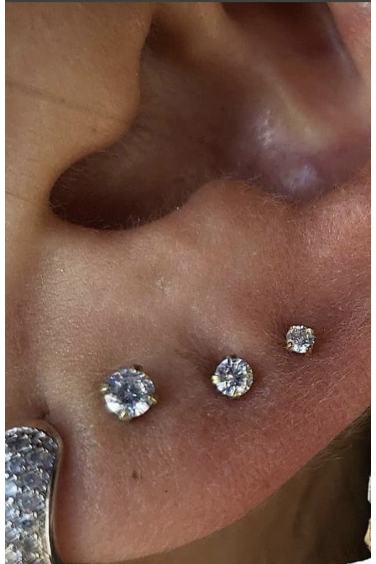 Cerrahi Çelik Gold Renk Tek Taş Tragus Helix Kıkırdak Piercingi