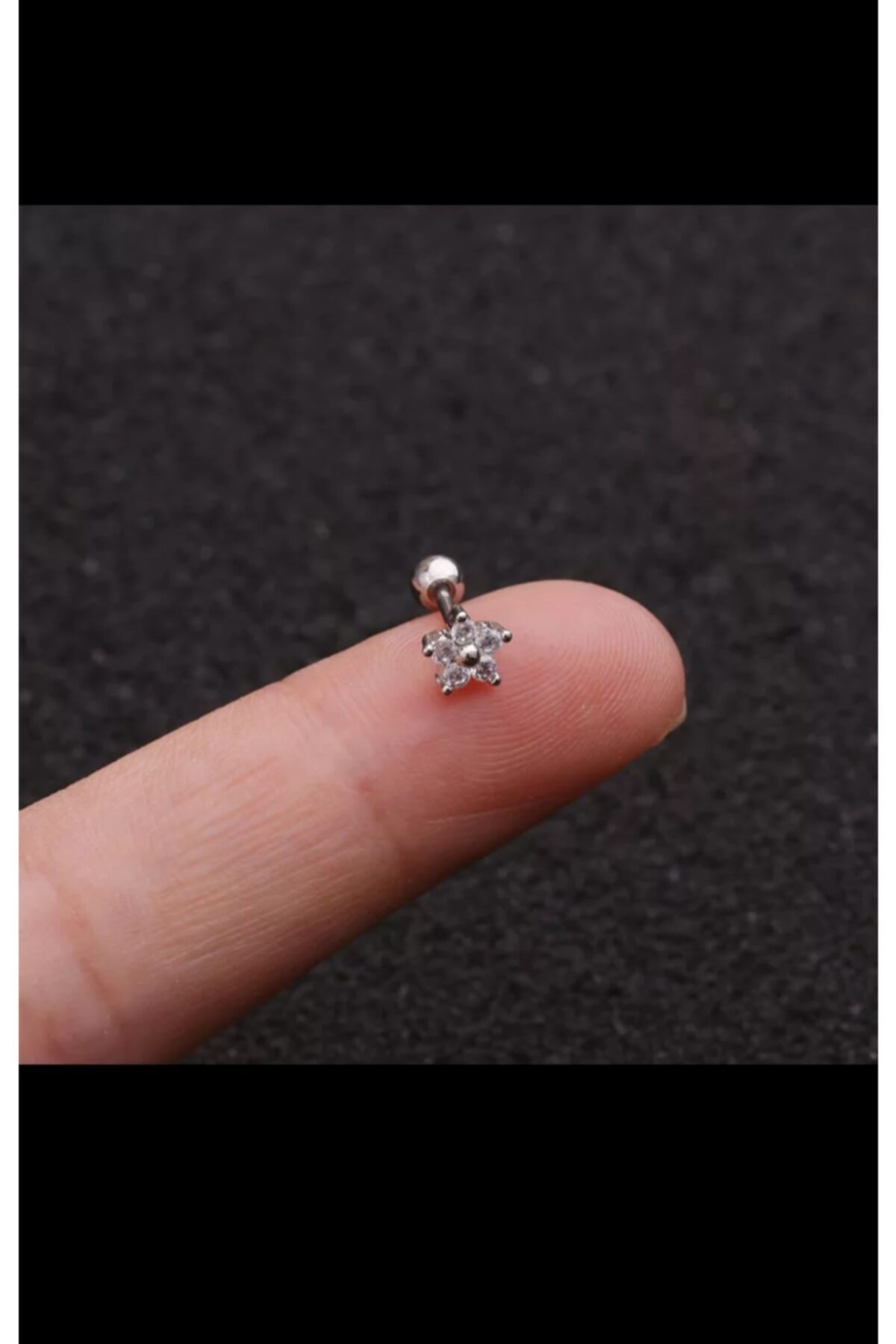 Cerrahi Çelik Gümüş Renk Minimal Tragus Piercingi