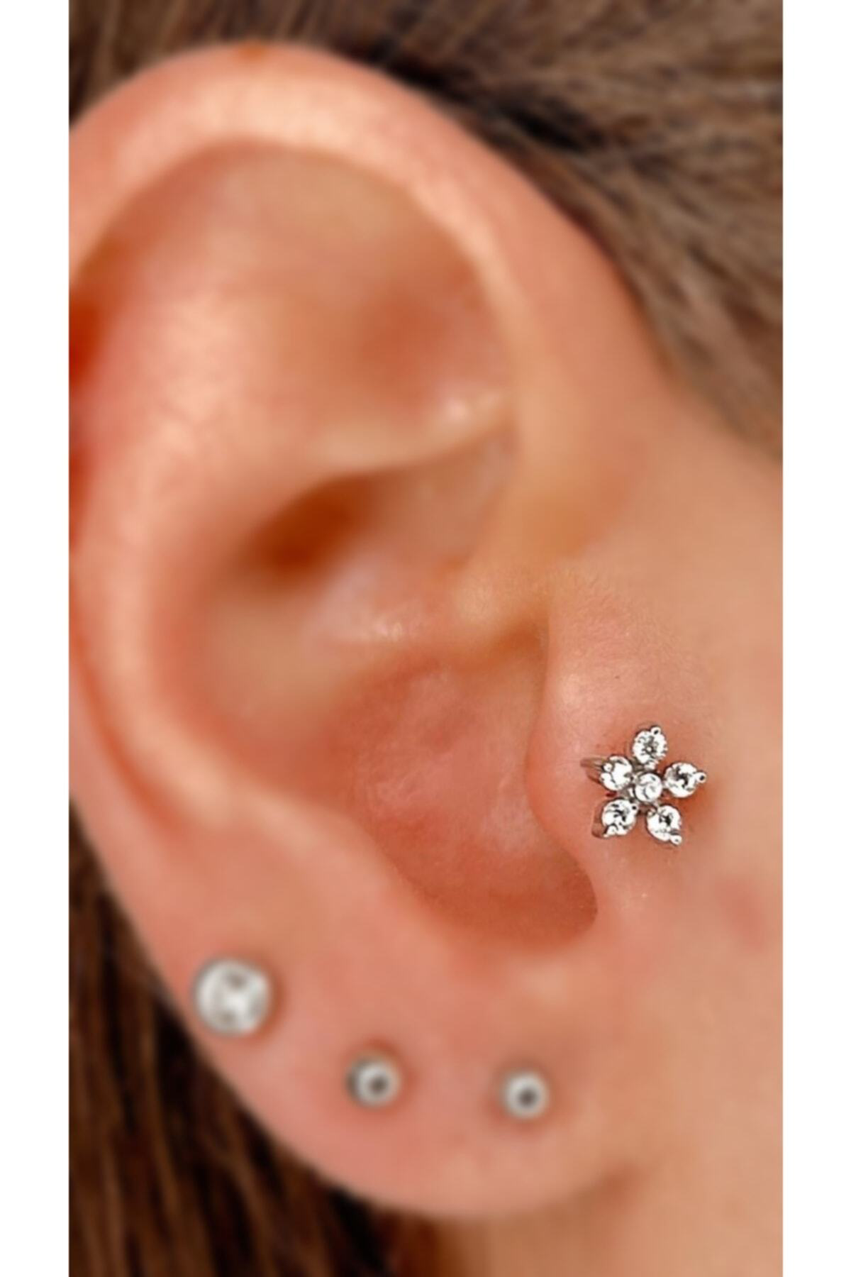Cerrahi Çelik Gümüş Renk Çiçek Tragus Helix Kıkırdak Piercingi