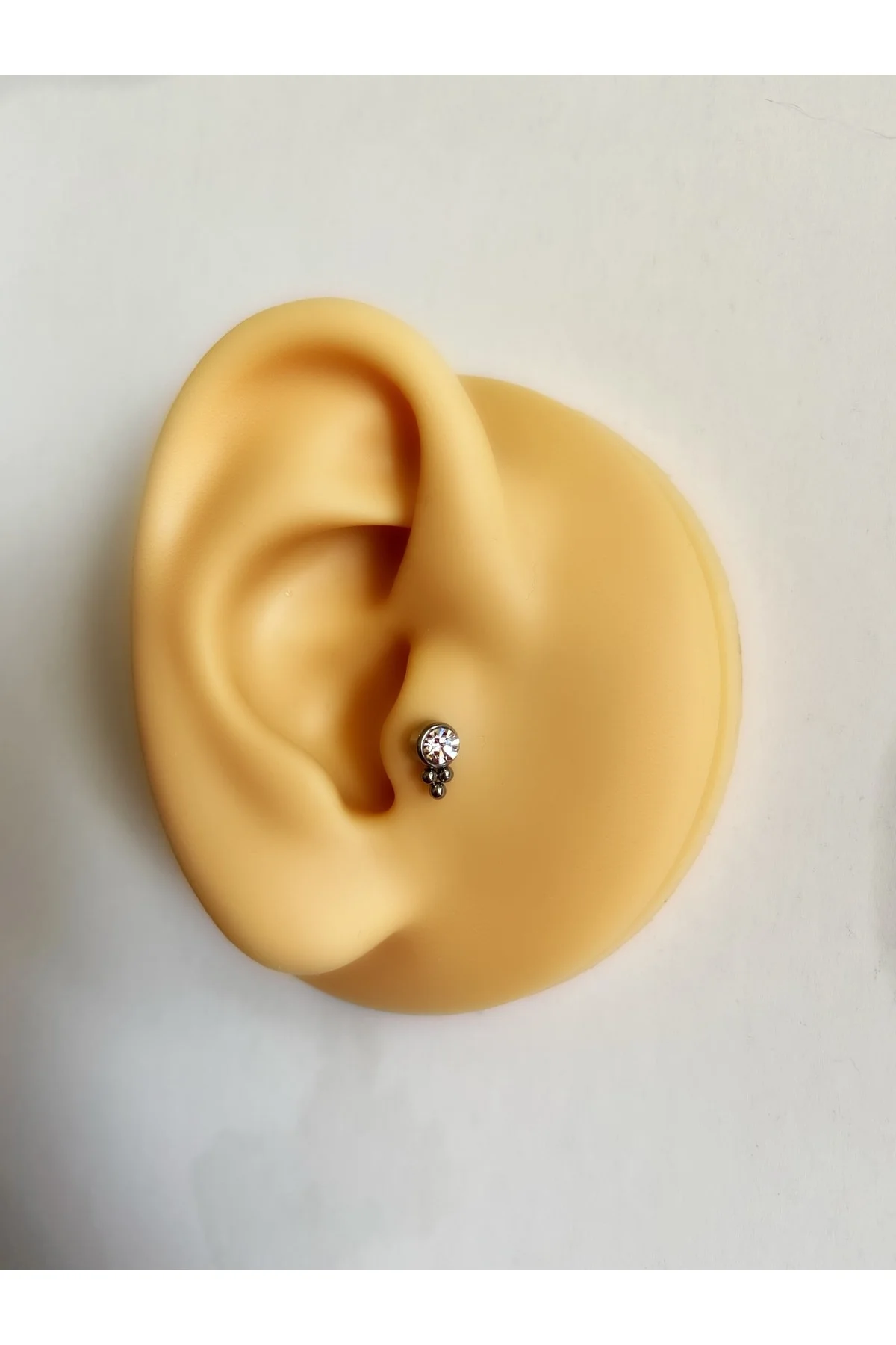 Cerrahi Çelik Gumus Renk Tragus Helix Kıkırdak Piercingi