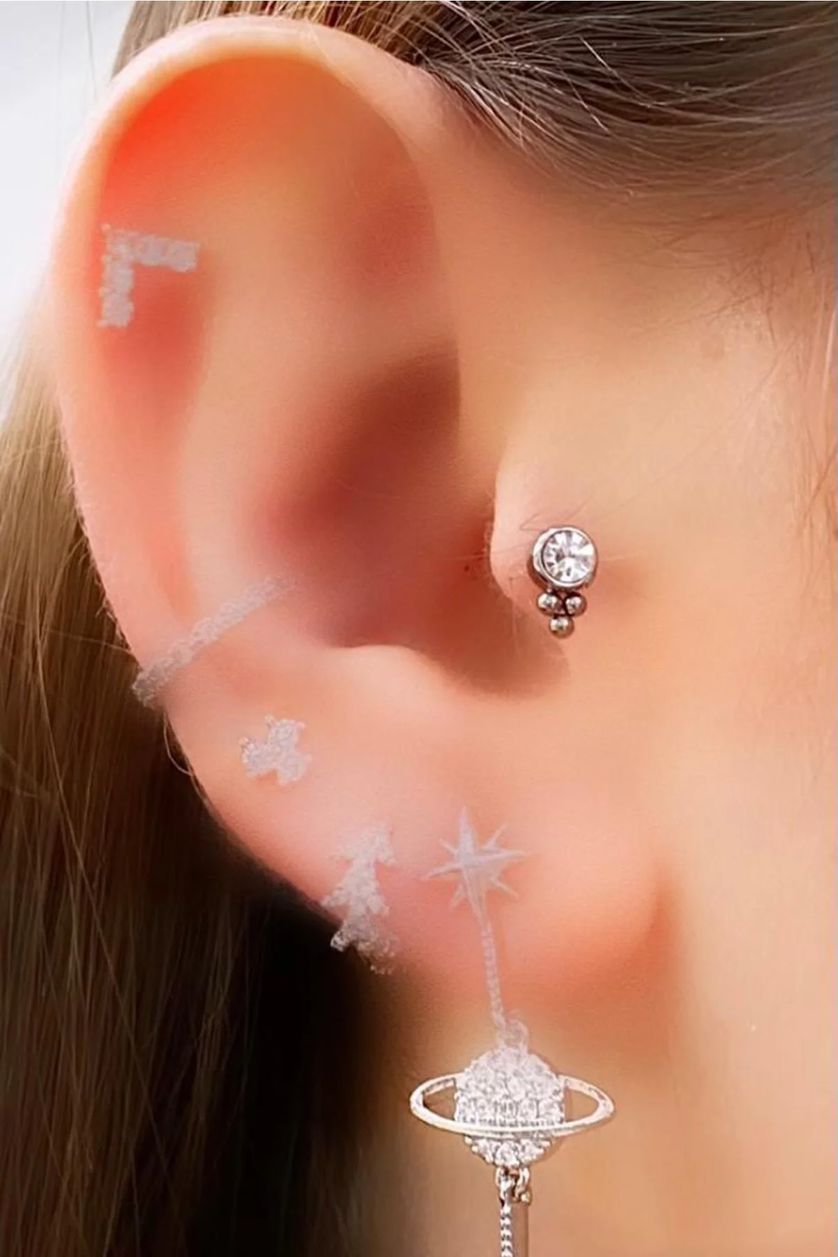 Cerrahi Çelik Gumus Renk Tragus Helix Kıkırdak Piercingi