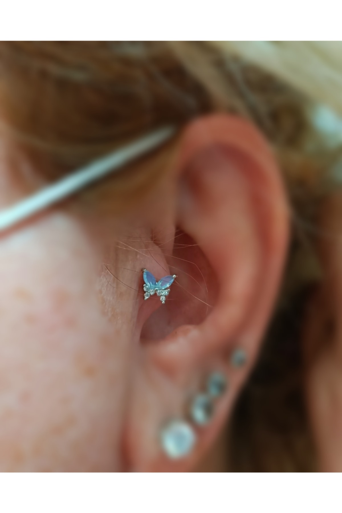 Cerrahi Çelik Gümüş Renk Kelebek Tragus Helix Kıkırdak Piercingi