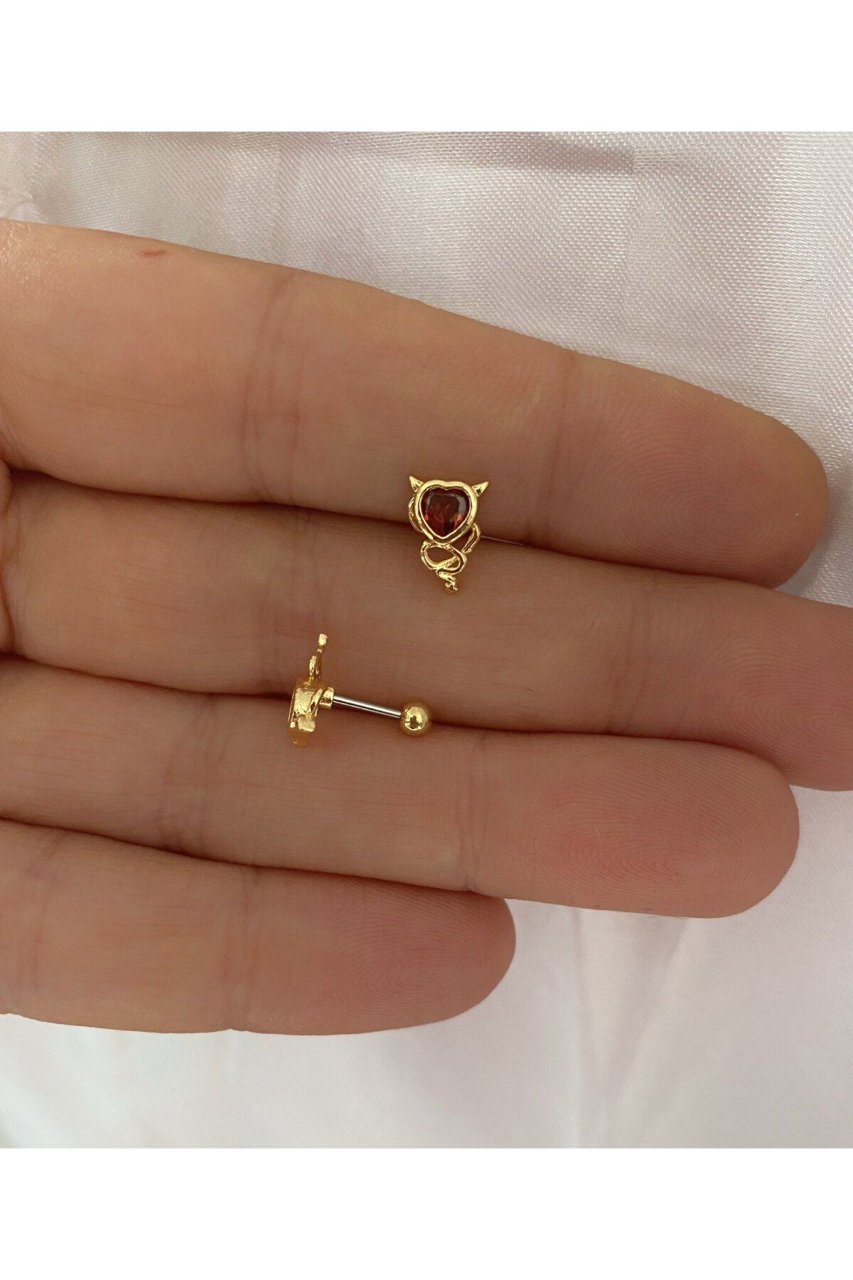 cerrahi çelik kalpli tragus helix kıkırdak conch lobe uyumlu piercing küpe