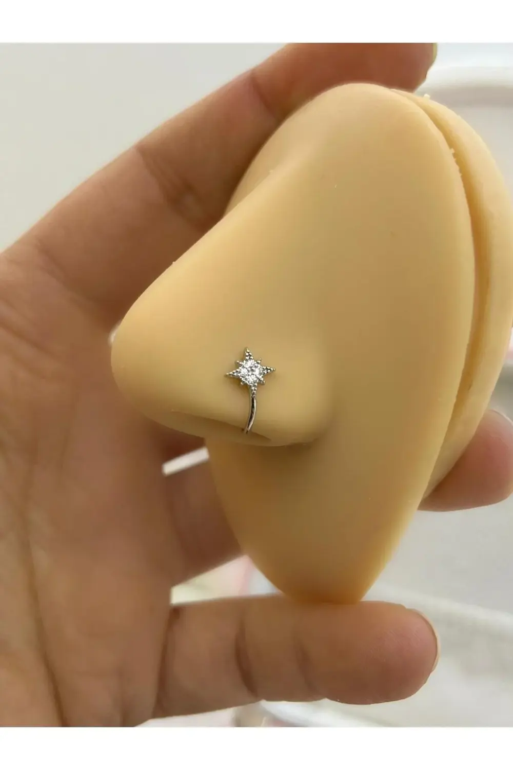 Cerrahi Çelik Sıkıştırma Fake Delik Gerektirmeyen Zirkon Taşlı Ha