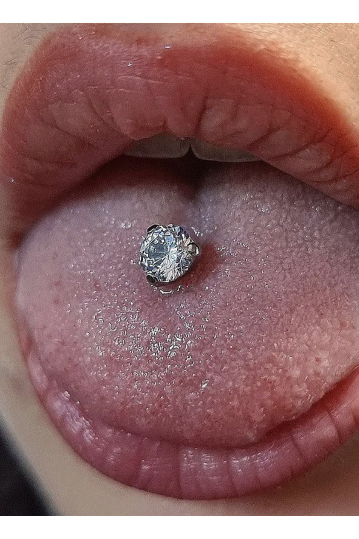 Cerrahi Çelik Taşlı Dil Piercingi