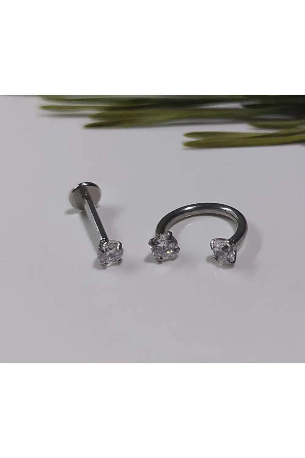 Cerrahi Çelik Zirkon Taşlı Gümüş Gri Piercing, Küpe, Kulak, Kıkır