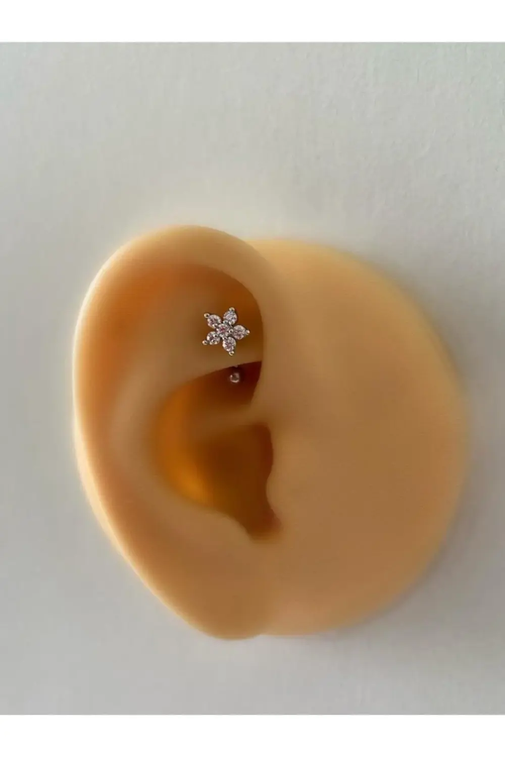 Cerrahi Çelik Zirkon Taşlı Rook Piercingi