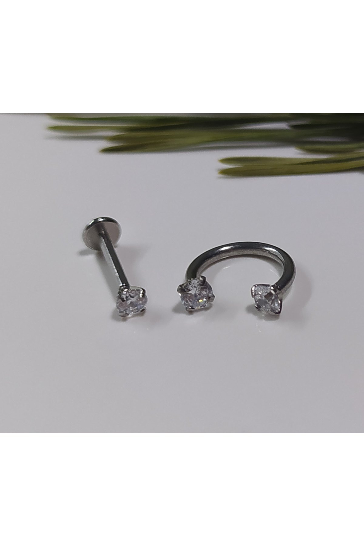 Cerrahi Çelik Zirkon Taşlı Gümüş Gri Piercing, Küpe, Kulak, Kıkır