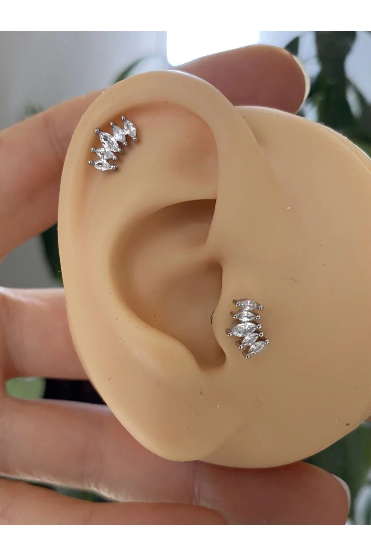 cerrahi çelik zirkon taşlı önden takmalı arkası düz tragus helix 