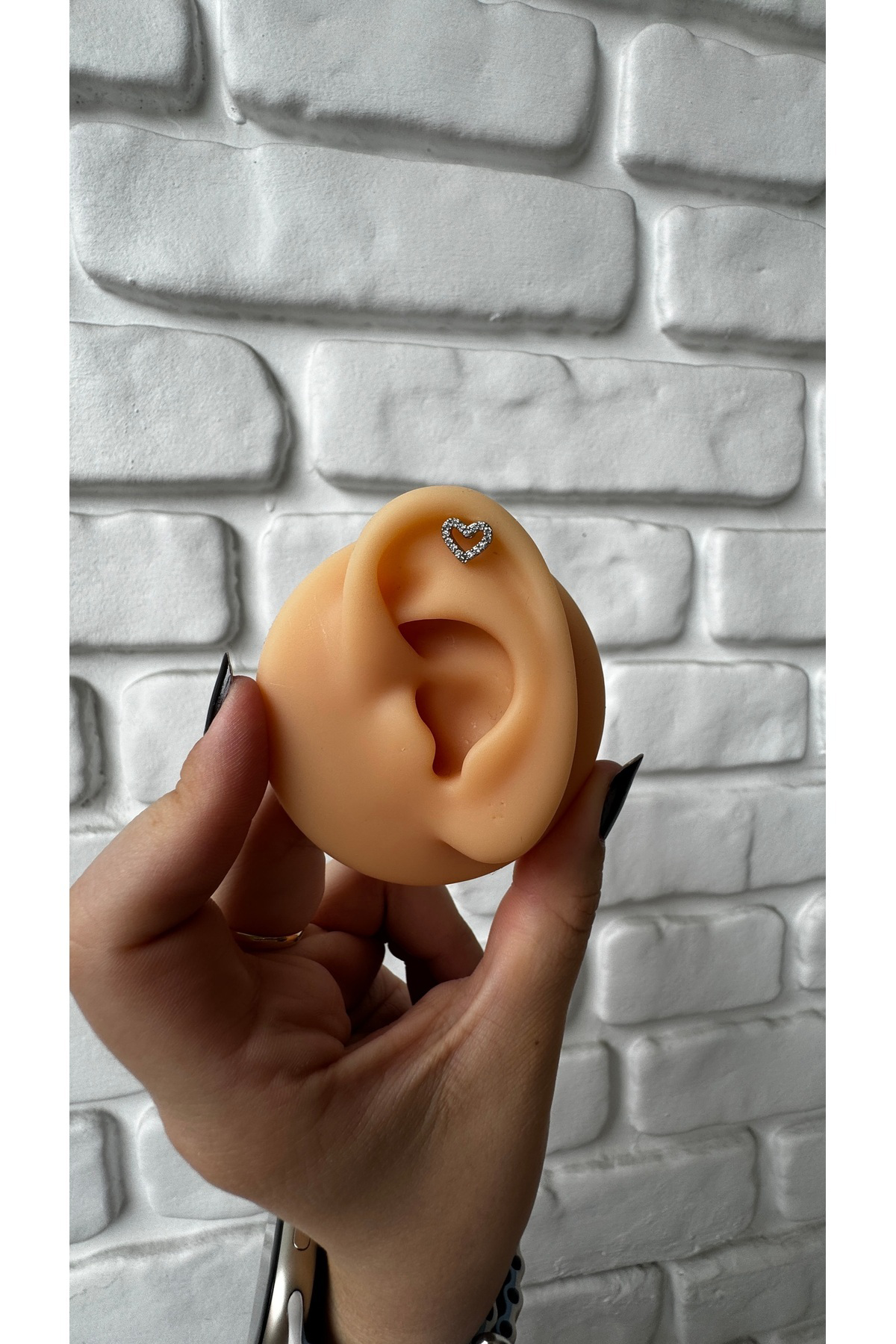 cerrahi çelik zirkon taşlı kalp piercing, tragus, helix, conch, lobe