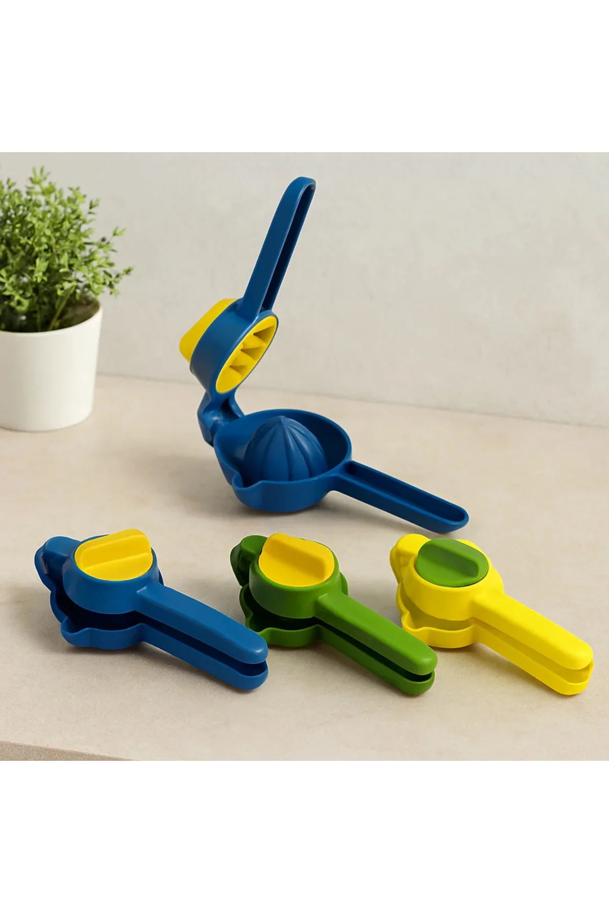 Çevir Sıkmalı Plastik Meyve Sıkacağı Çevir Sıkmalı Plastik Meyve Sıkacağı