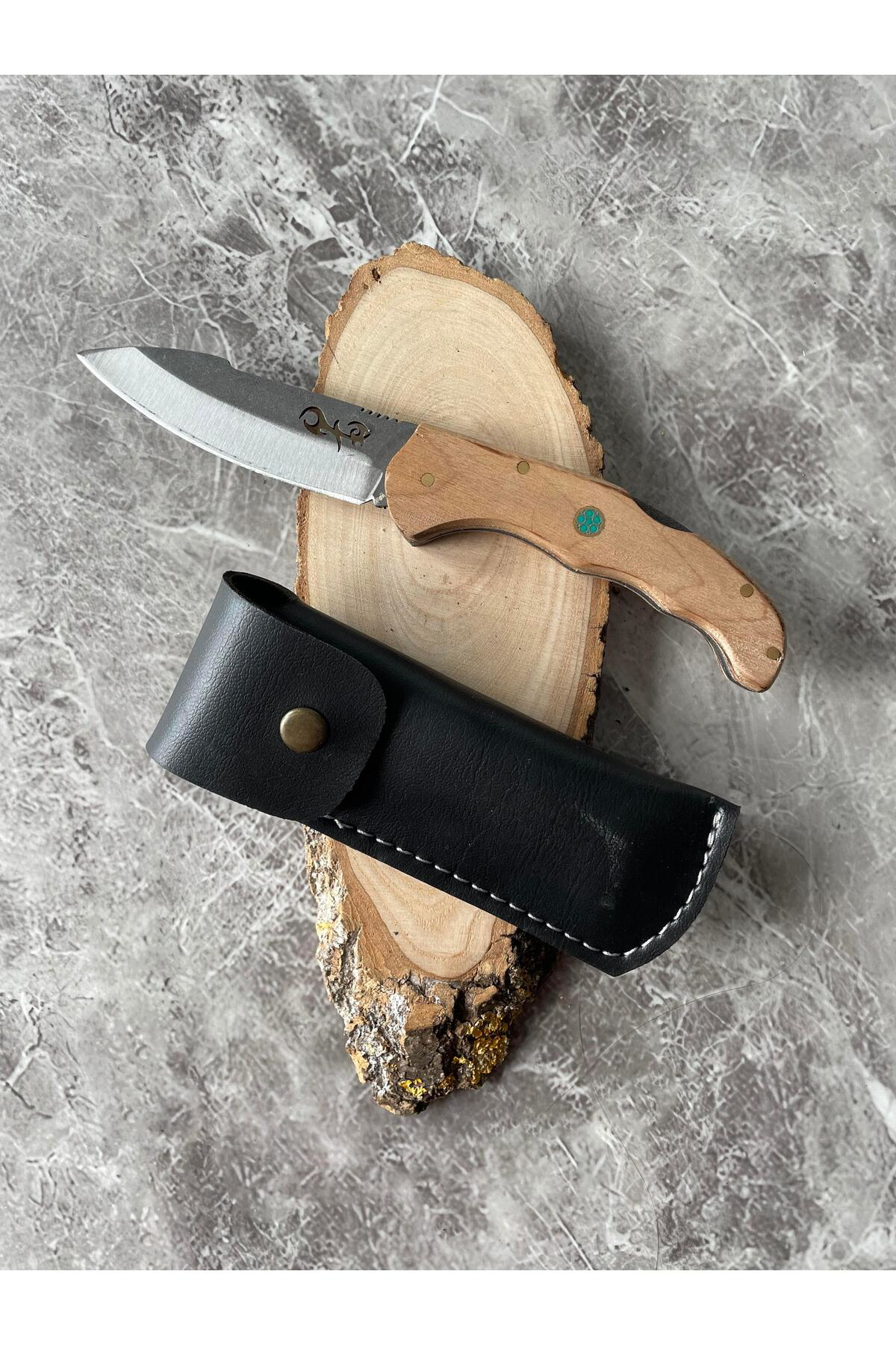 Ceviz Parmak Tutmalı Kabzeli Kamp Çakısı – 9 cm Namlu – Sırttan K